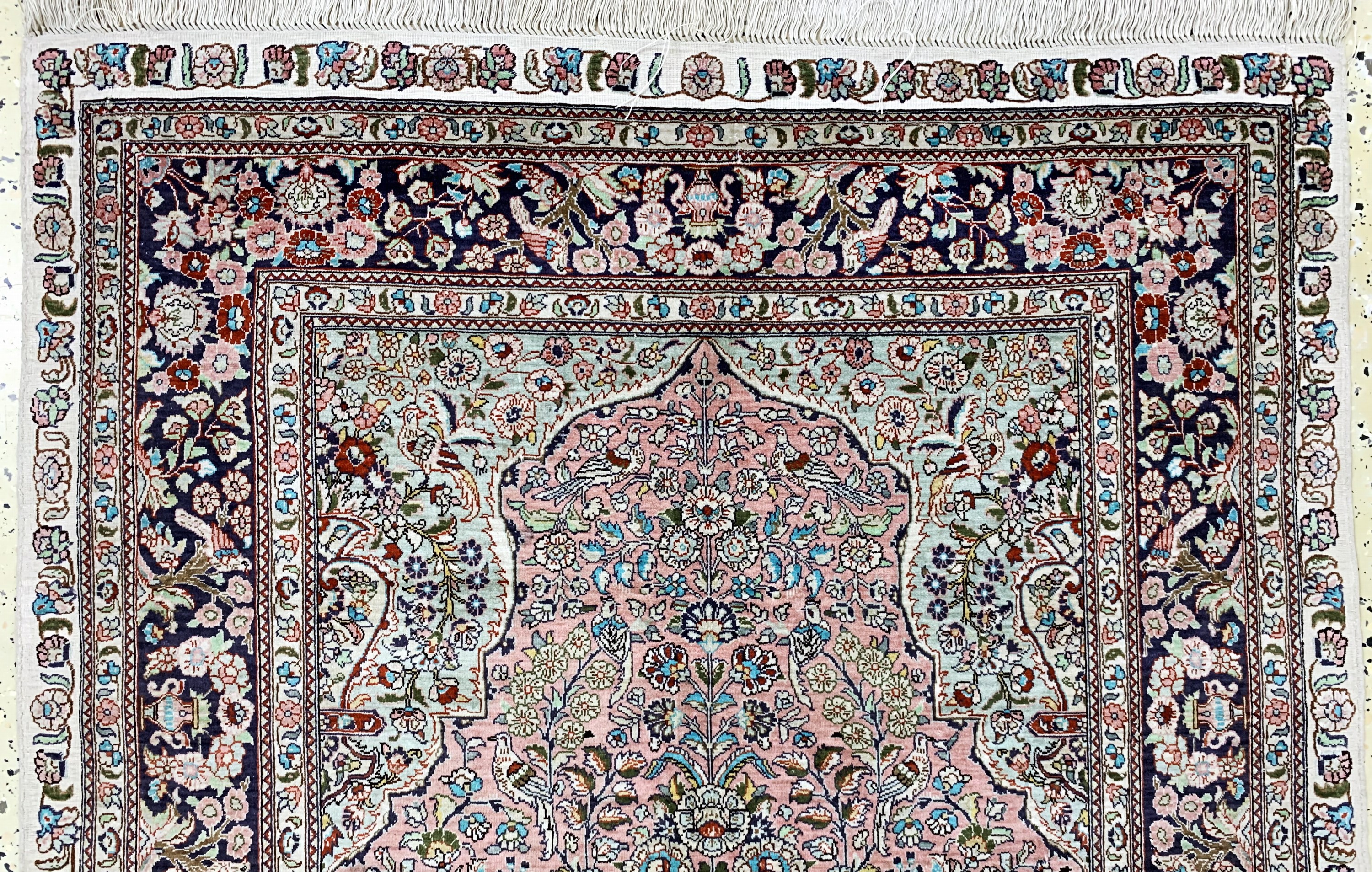 Detail a: Hereke Seide fein, China, Ende 20.Jhd, reine Naturseide, ca. 155 x 93 cm, ca. 1,0 Mio. Kn/qm, EHZ: 2