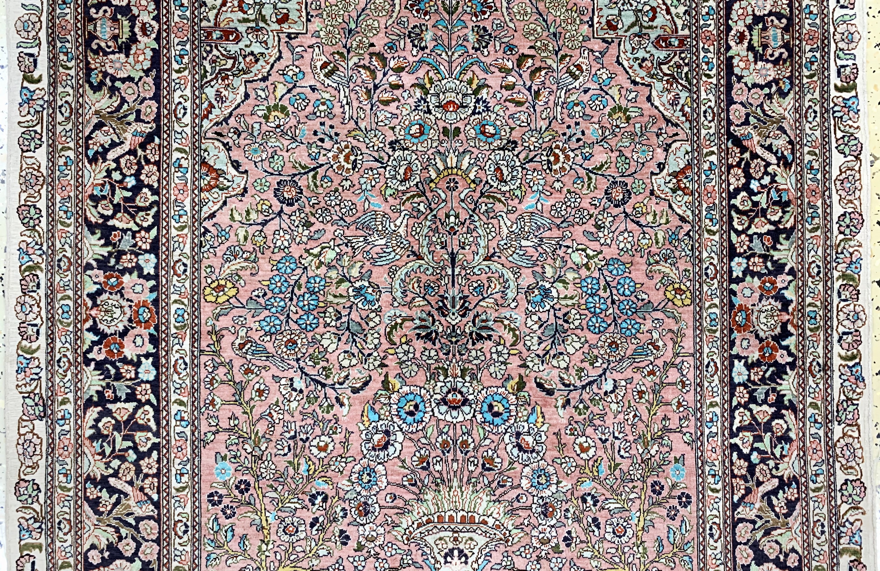 Detail b: Hereke Seide fein, China, Ende 20.Jhd, reine Naturseide, ca. 155 x 93 cm, ca. 1,0 Mio. Kn/qm, EHZ: 2
