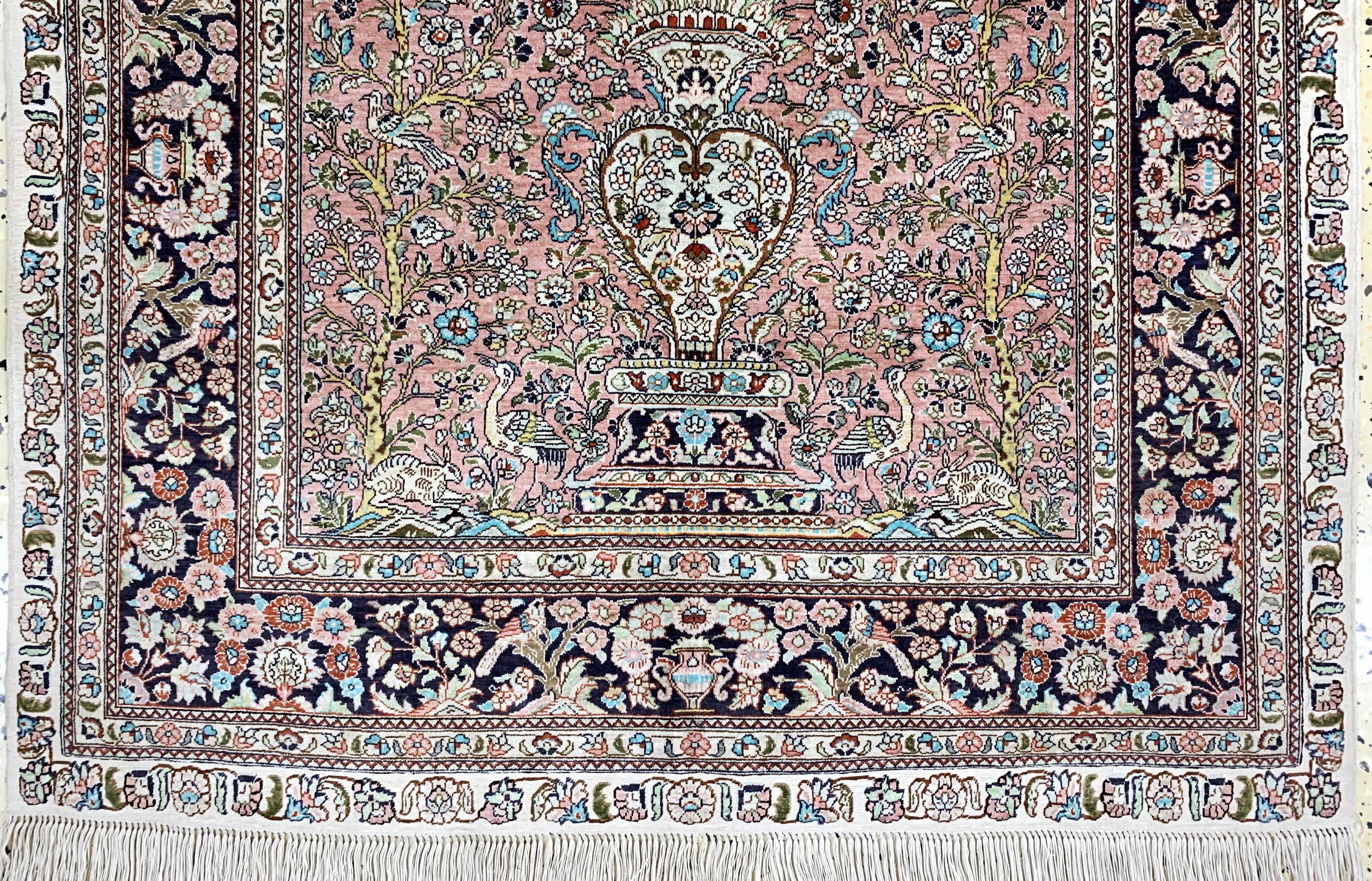 Detail c: Hereke Seide fein, China, Ende 20.Jhd, reine Naturseide, ca. 155 x 93 cm, ca. 1,0 Mio. Kn/qm, EHZ: 2