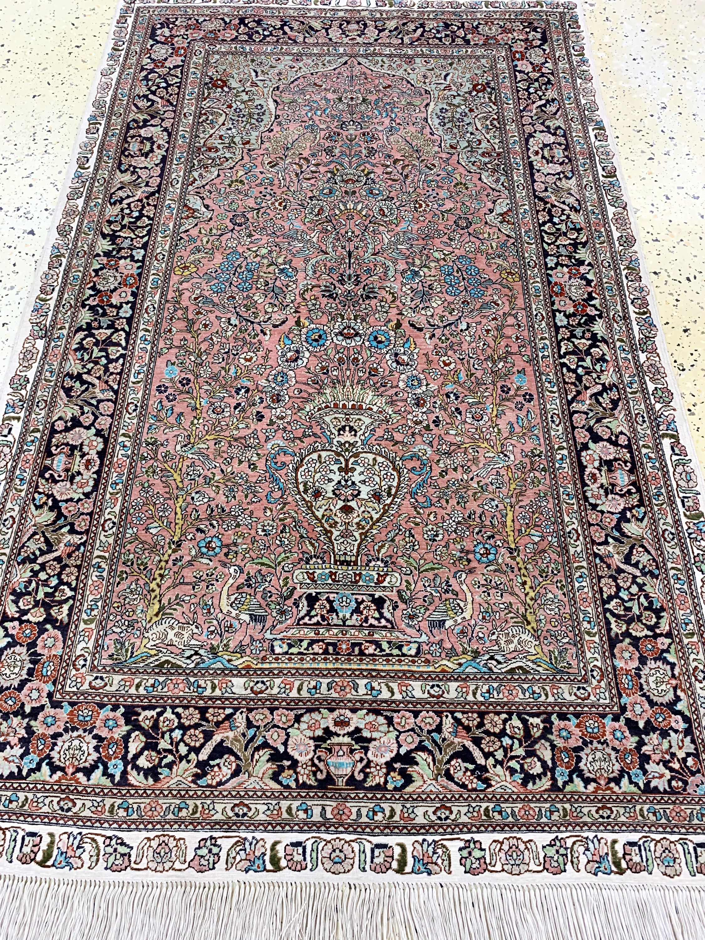 Detail d: Hereke Seide fein, China, Ende 20.Jhd, reine Naturseide, ca. 155 x 93 cm, ca. 1,0 Mio. Kn/qm, EHZ: 2