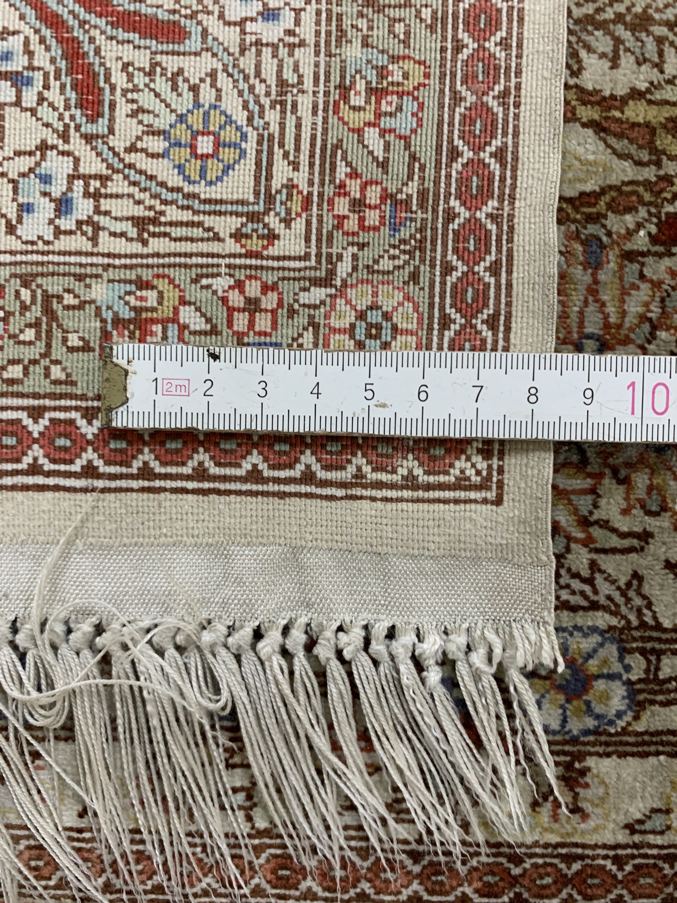 Detail e: Hereke Seide fein, China, Ende 20.Jhd, reine Naturseide, ca. 156 x 93 cm, ca. 1,0 Mio. Kn/qm, EHZ: 2