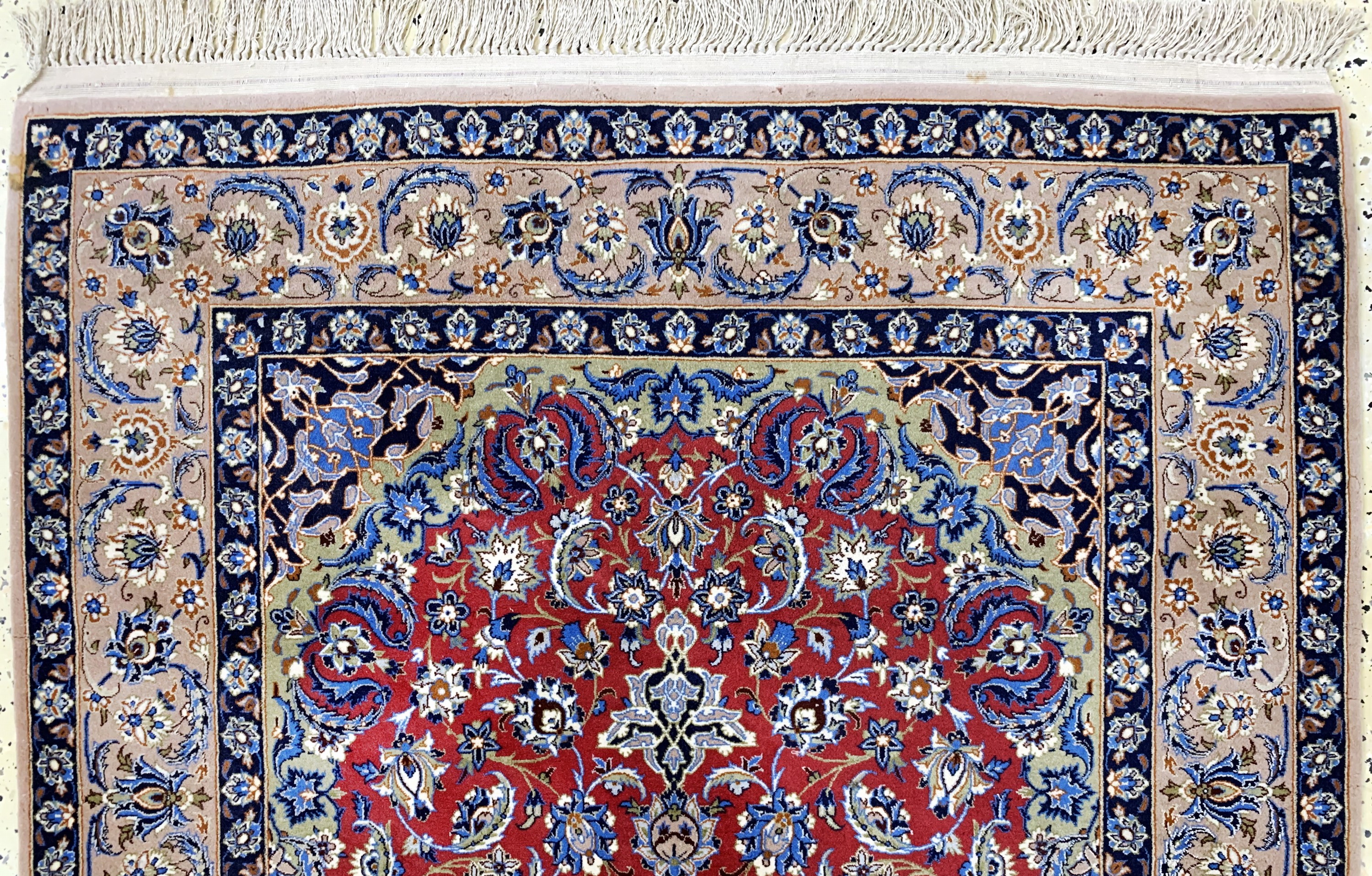 Detail a: Esfahan fein, Persien, Mitte 20 Jhd, Korkwolle mit und auf Seide, ca. 166 x 108 cm,EHZ: 2, Mottefraß am Rand