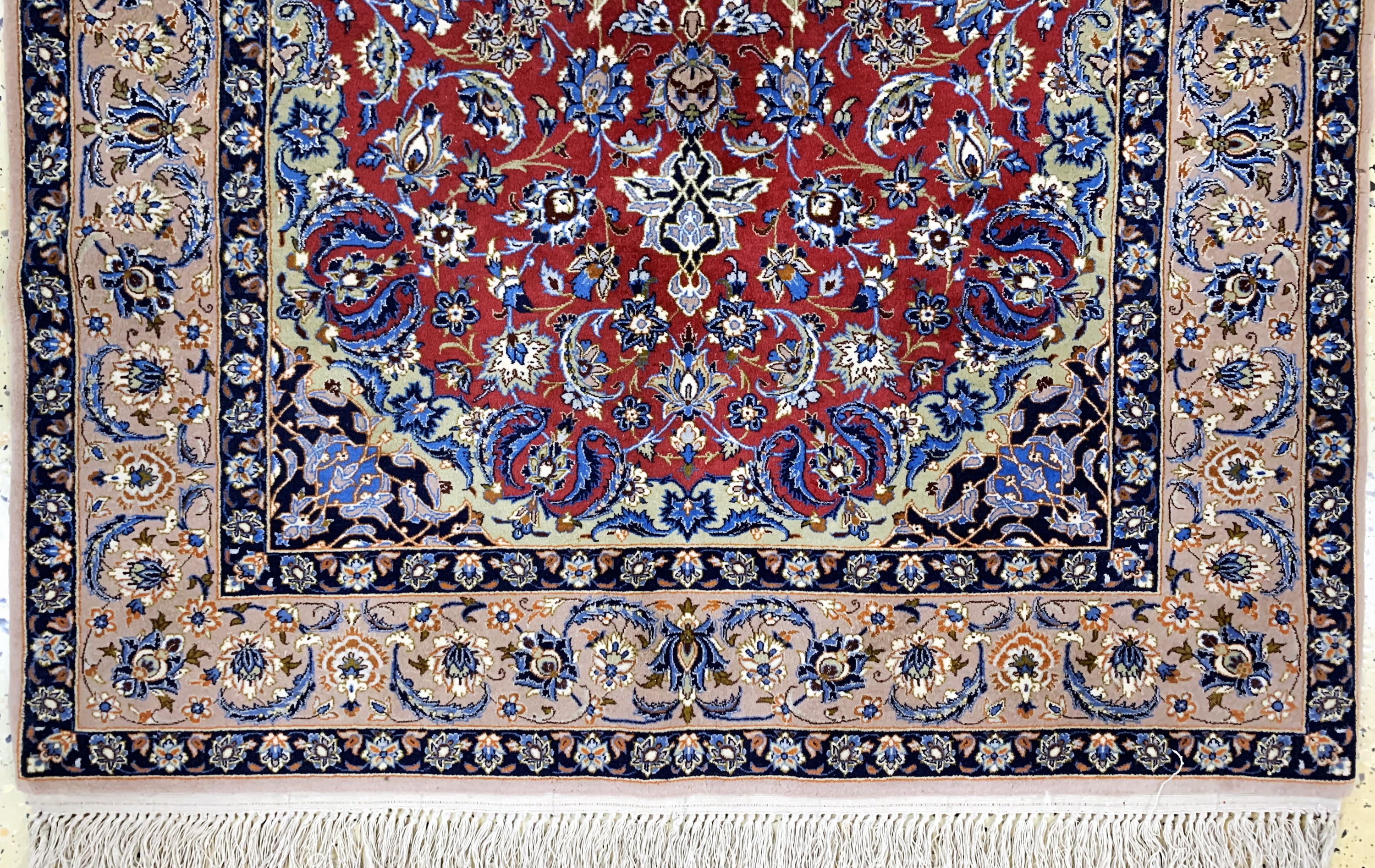 Detail c: Esfahan fein, Persien, Mitte 20 Jhd, Korkwolle mit und auf Seide, ca. 166 x 108 cm,EHZ: 2, Mottefraß am Rand