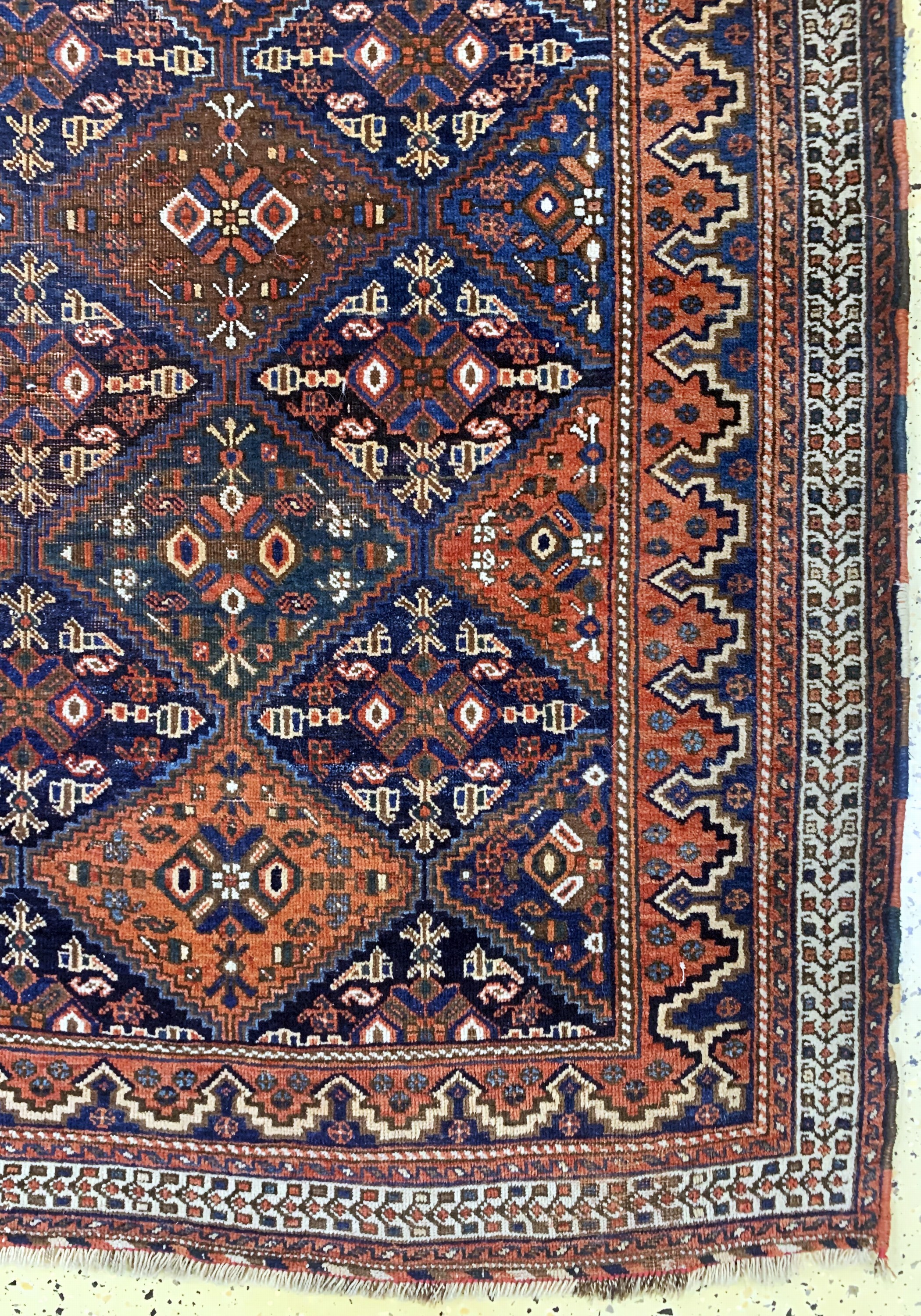 Detail a: Afschar alt, Persien, Anfang 20.Jhd, Wolle auf Wolle, ca. 194 x 167 cm, EHZ: 3(kleines Löch)