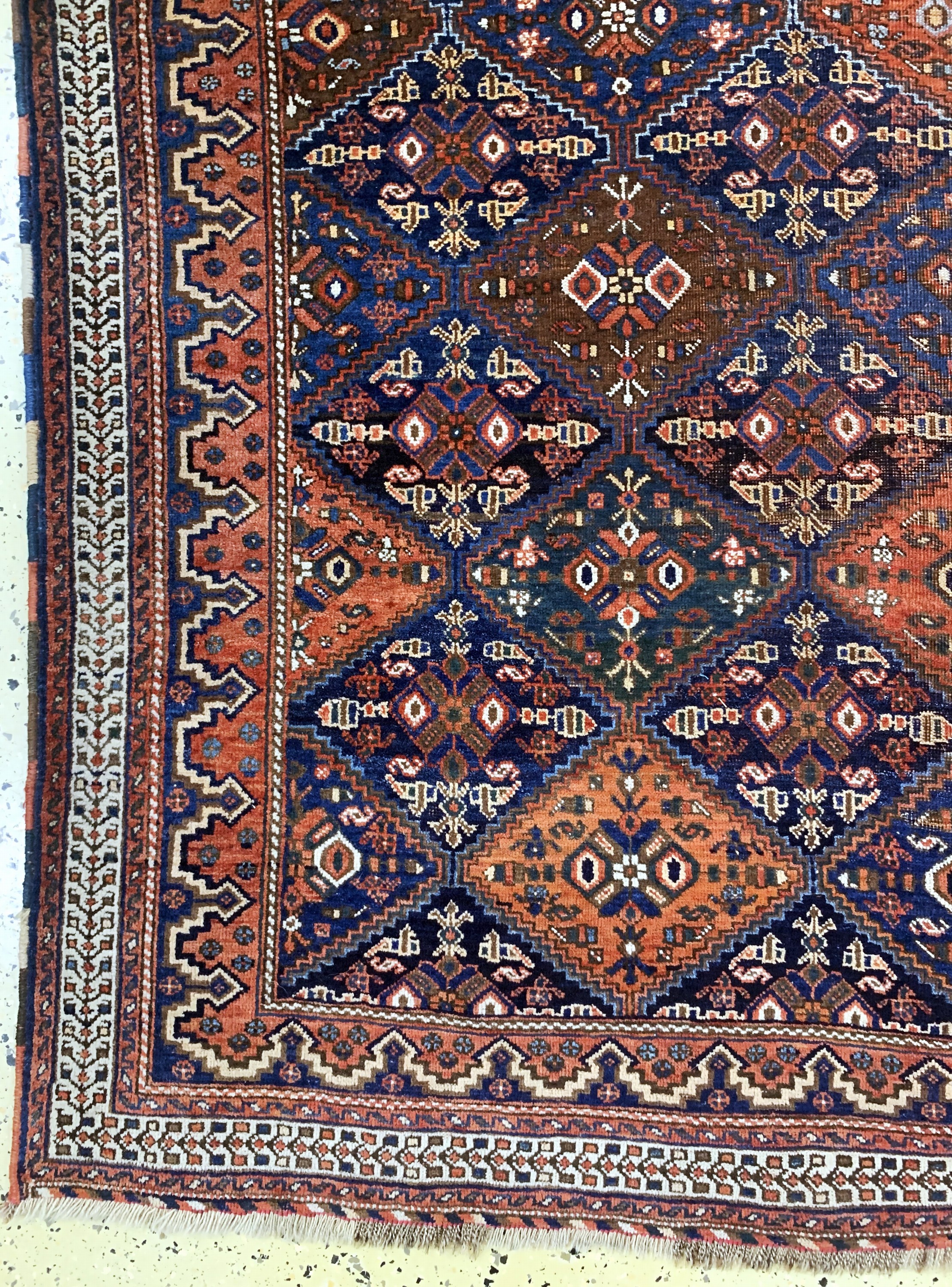 Detail b: Afschar alt, Persien, Anfang 20.Jhd, Wolle auf Wolle, ca. 194 x 167 cm, EHZ: 3(kleines Löch)