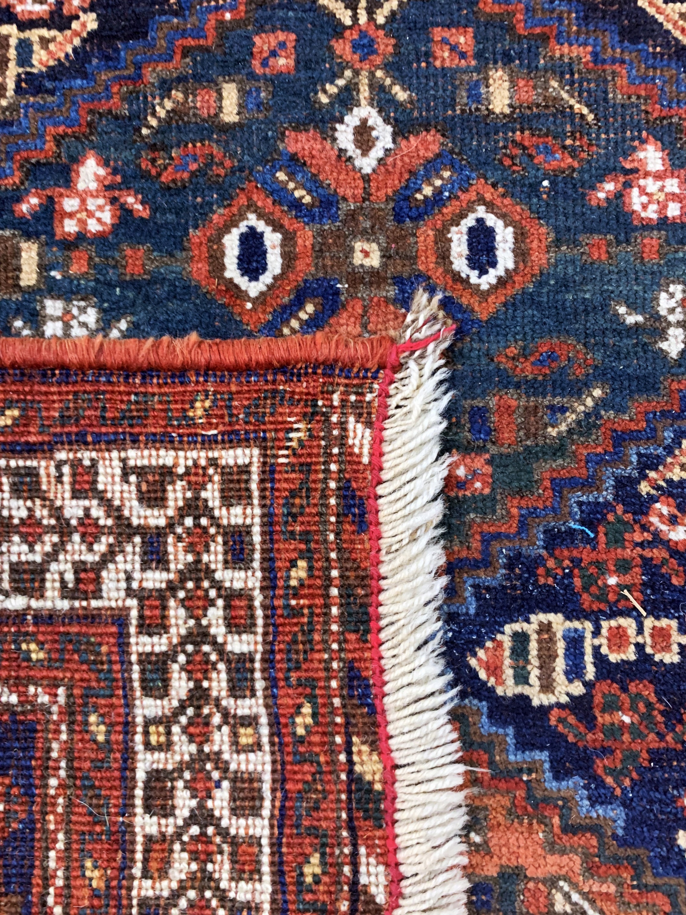 Detail f: Afschar alt, Persien, Anfang 20.Jhd, Wolle auf Wolle, ca. 194 x 167 cm, EHZ: 3(kleines Löch)