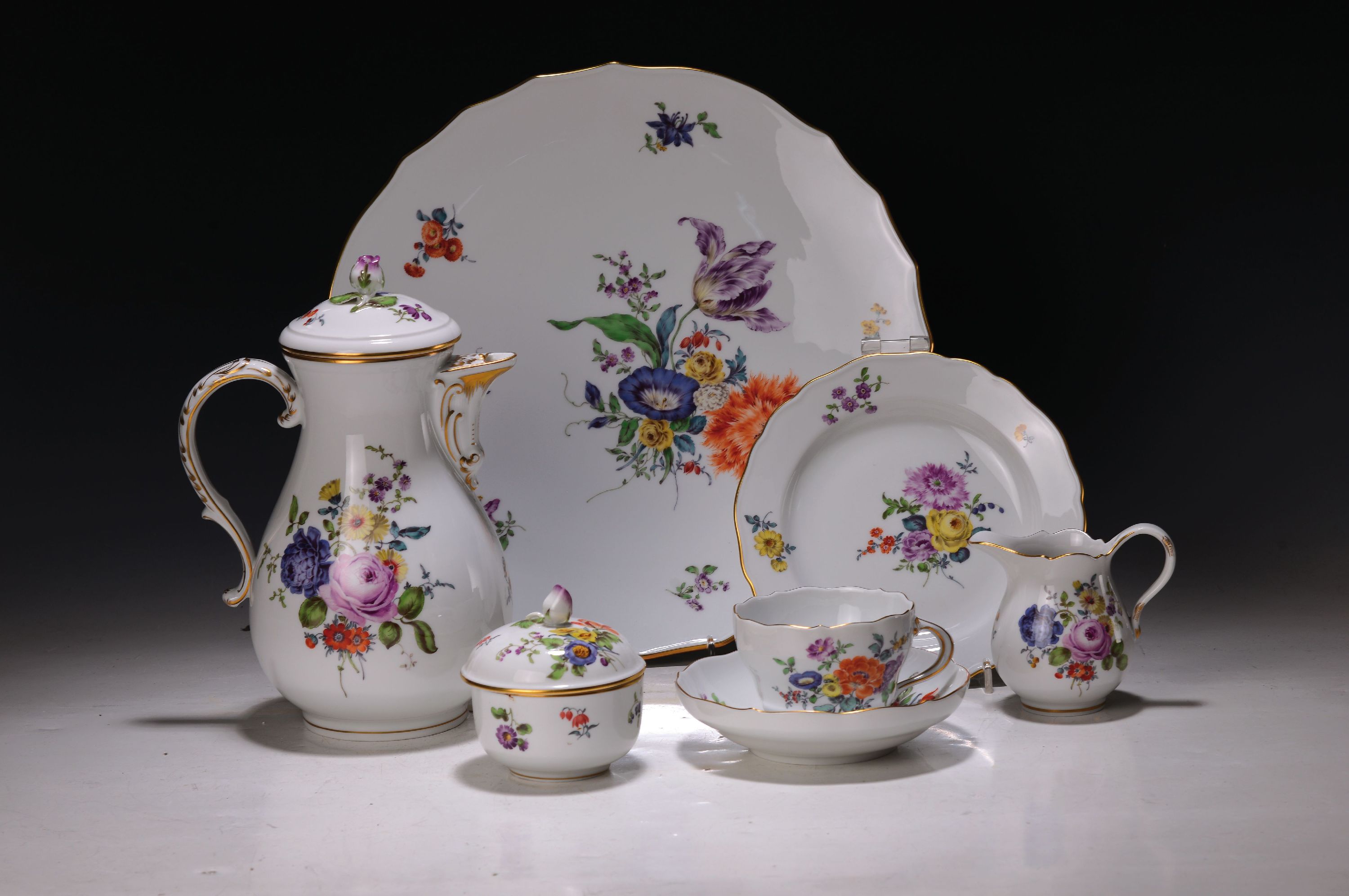 Detail a: Kaffeeservice f. 12 Personen, Meissen, 2.H.20. Jh., 1. Wahl, polychrome Blumenbukettmalerei, Kaffeekanne H.ca. 24 cm, 12 Kaffeetassen mit UT (ein am ...