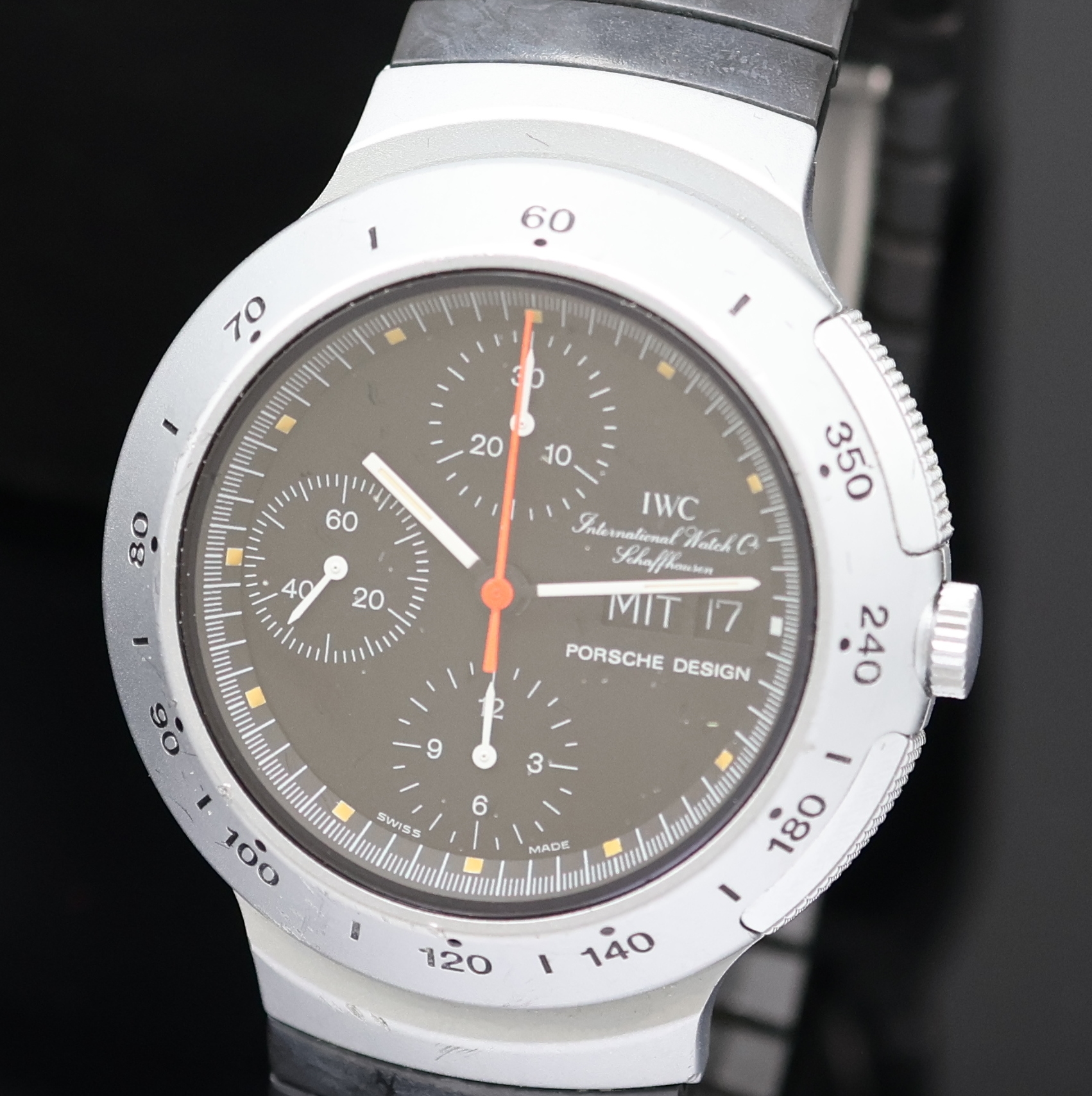 Detail a: IWC Porsche Design Armbandchronograph Referenz 3701, Automatik, Schweiz um 1988, Aluminiumgeh. inkl. orig. Kunststoff- Gliederband m. Faltschl., ...
