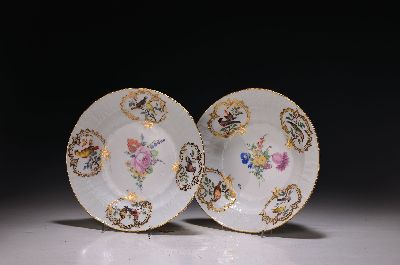 26946505a - Paar Prunkteller, Meissen, Marcolini, 1774- 1815, qualitätvolle polychrome ...