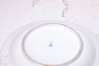 26946507a - Teller, Meissen, um 1725-30, qualitätvolle Handmalerei, eisenroter Dekor mit ...