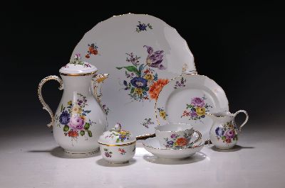 26946533a - Kaffeeservice f. 12 Personen, Meissen, 2.H.20. Jh., 1. Wahl, polychrome ...