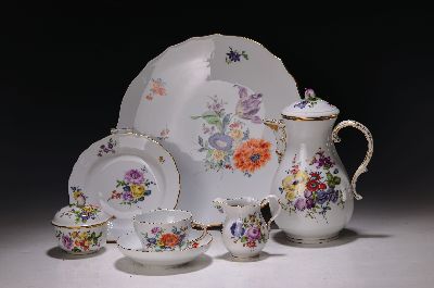 26946533b - Kaffeeservice f. 12 Personen, Meissen, 2.H.20. Jh., 1. Wahl, polychrome ...