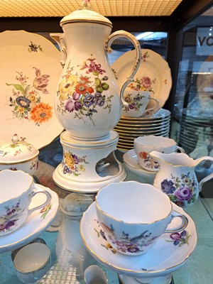 26946533c - Kaffeeservice f. 12 Personen, Meissen, 2.H.20. Jh., 1. Wahl, polychrome ...