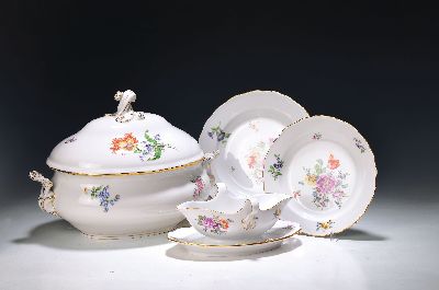 Image 26946535 - Speiseservice, Meissen, 2.H.20. Jh., für 12 Personen, bunte Blumenmalerei, 1. Wahl, ...