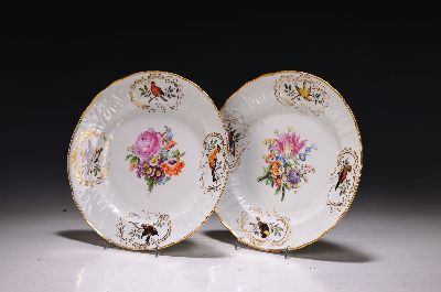 Image 26946538 - Paar Prunkteller, Meissen, Marcolini, 1774- 1815, qualitätvolle polychrome ...