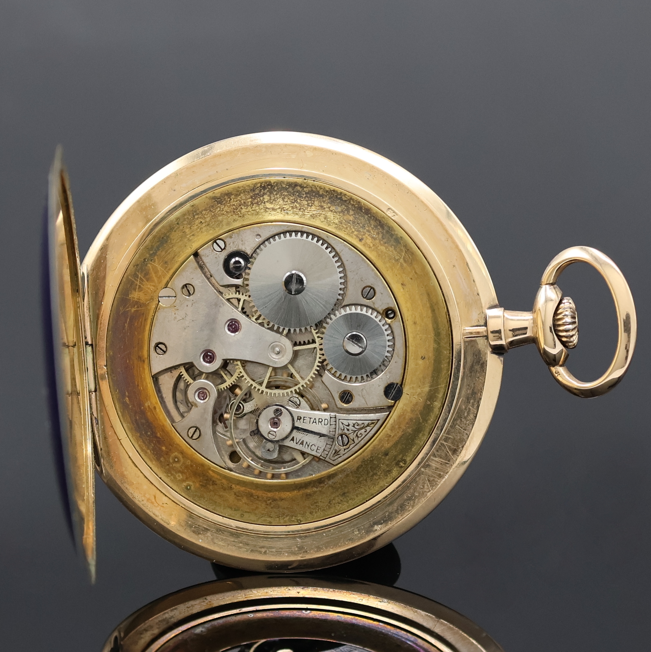 Detail c: Emaillierte Taschenuhr in GG 585/000, Schweiz um 1925, Geh. sowie Rückdeckel emailliert, silb. Zifferbl. m. arab. Zahlen, gebl. Zeiger, kl. Sek. b. ...