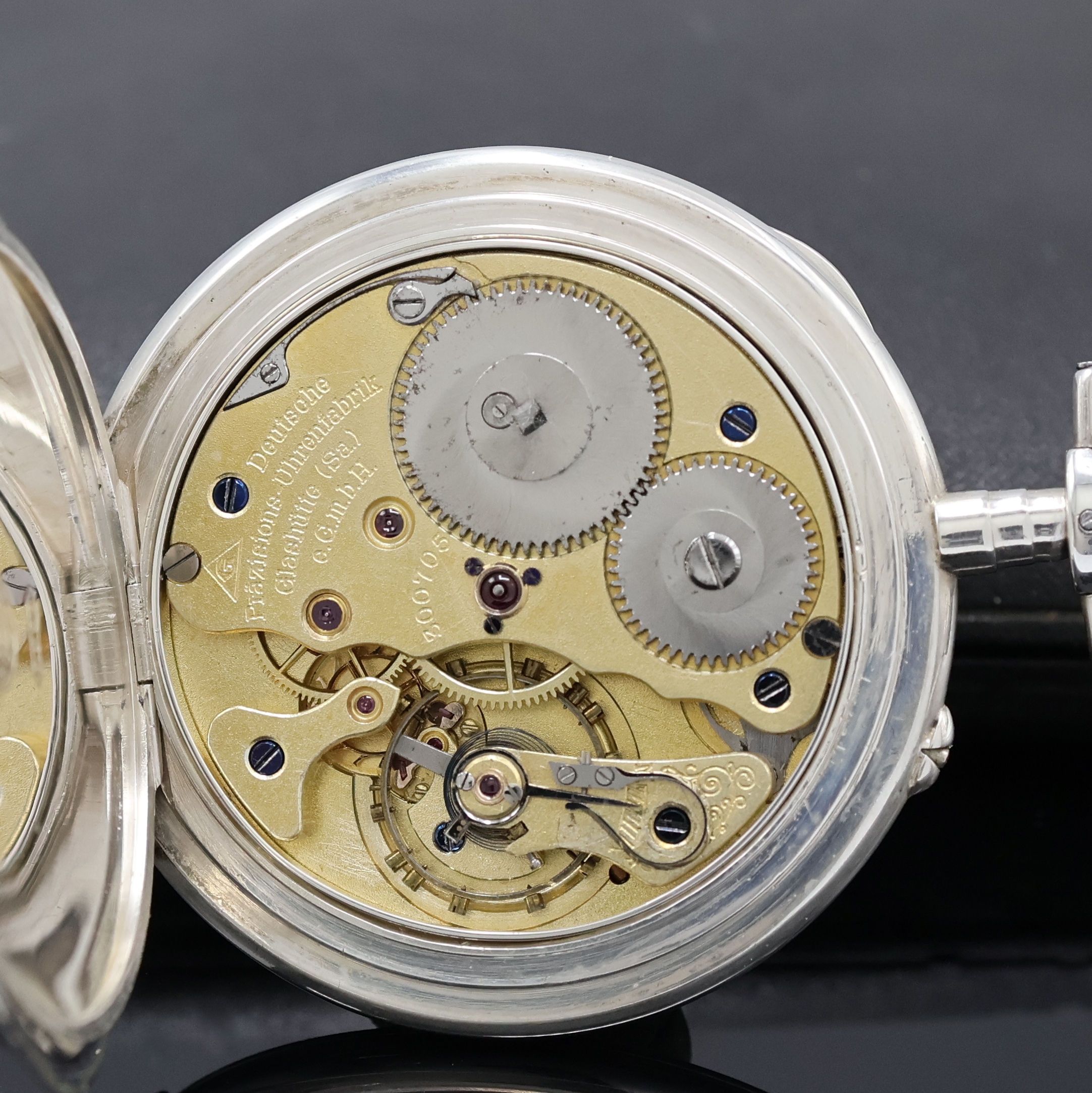 Detail e: DEUTSCHE PRÄZISIONSUHRENFABRIK GLASHÜTTE SA offene Taschenuhr in Silber mit original Etui, Deutschland um 1900, glattes Geh., Goldscharniere, ...