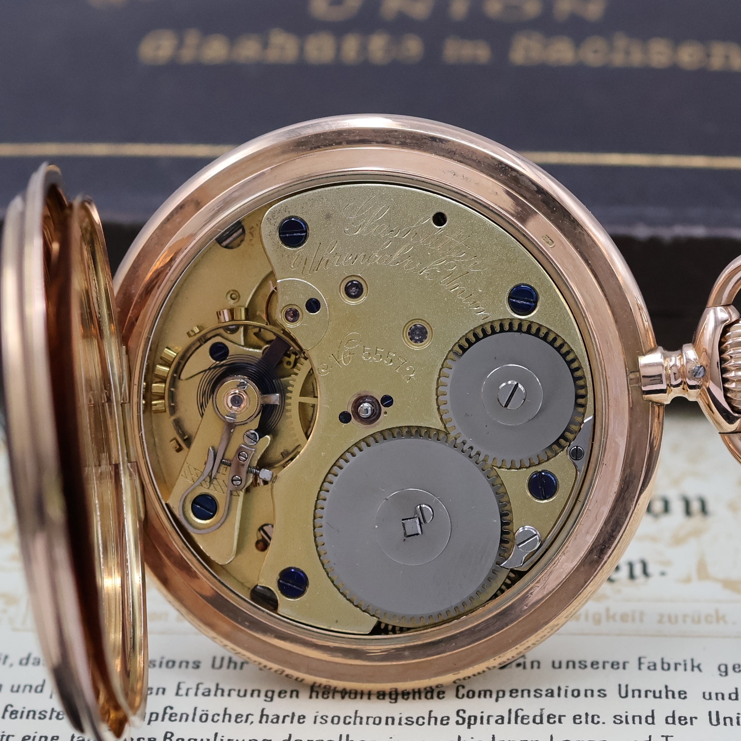 Detail e: UHRENFABRIK UNION GLASHÜTTE Herrensavonette in RoseG 585/000, Deutschland um 1902, 3- Deckel Goldgeh., guill. Sprung-(m. Monogramm) u. Rückdeckel, ...