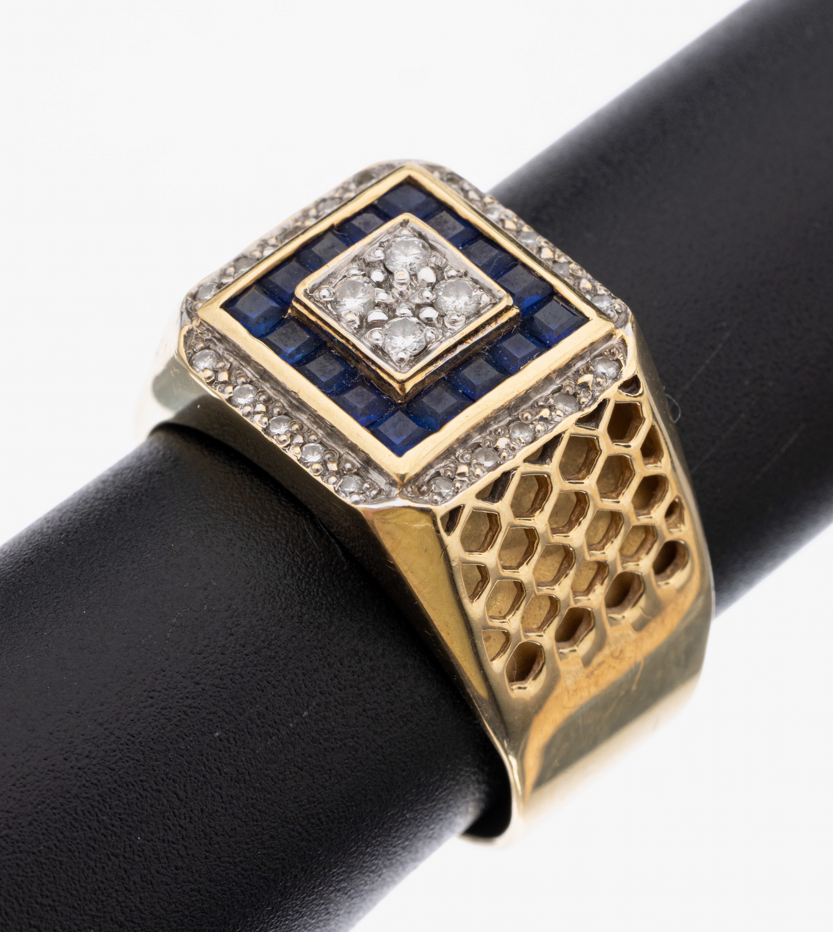 18 kt Gold Ring Brillant Saphir Ring, GG 750/000, 24 Brillanten zus. ca. 0.16 ct Weiß/p, 16 Saphir-Carrees zus. ca. 0.35 ct, total ca. 12.1 g, RW ...