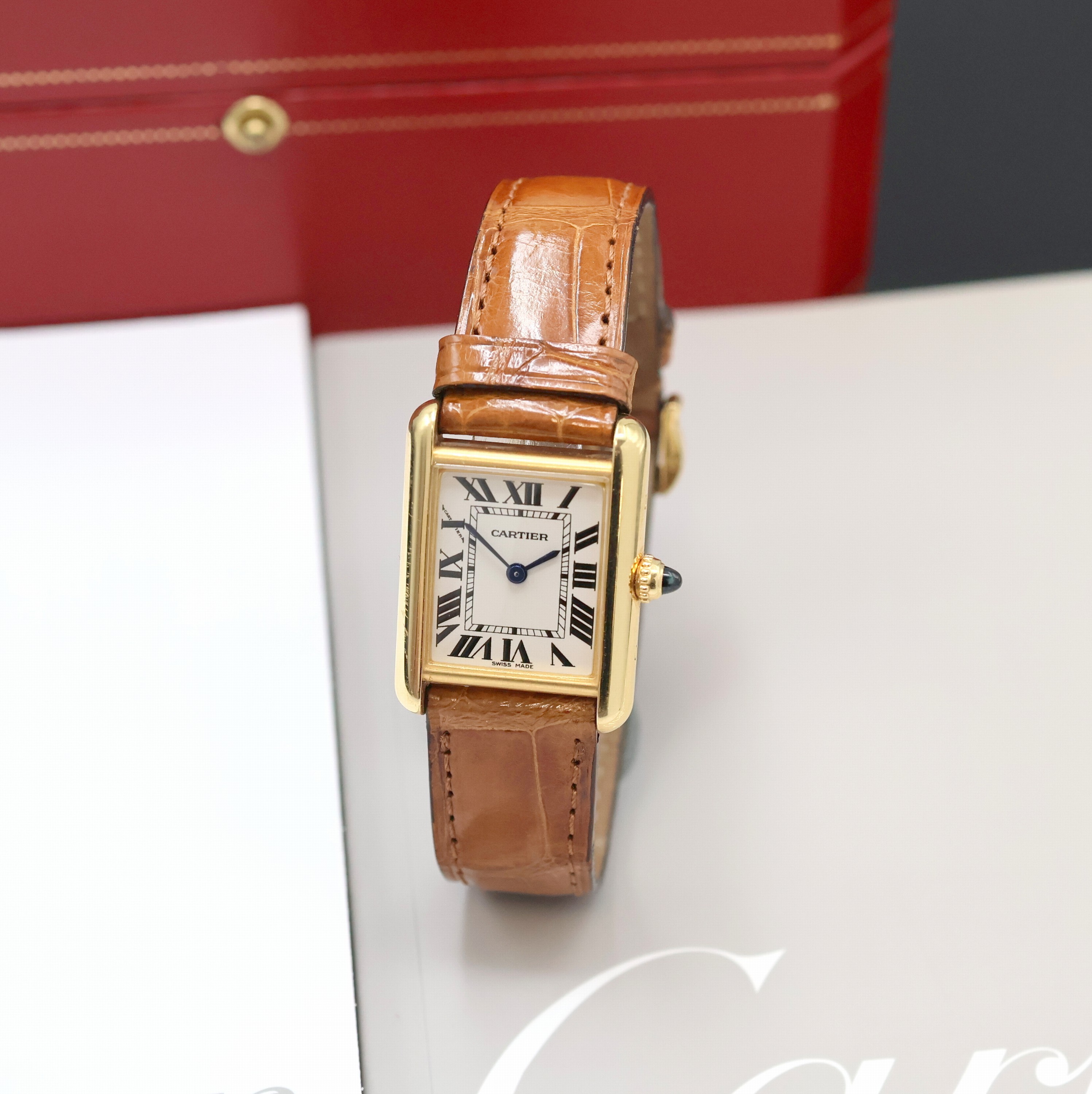 CARTIER Damenarmbanduhr Tank Louis Cartier in GG 750/000 Referenz 2442, quarz, 2-teil. Geh., Boden 8-fach verschr., orig. Lederband m. orig. GG ...