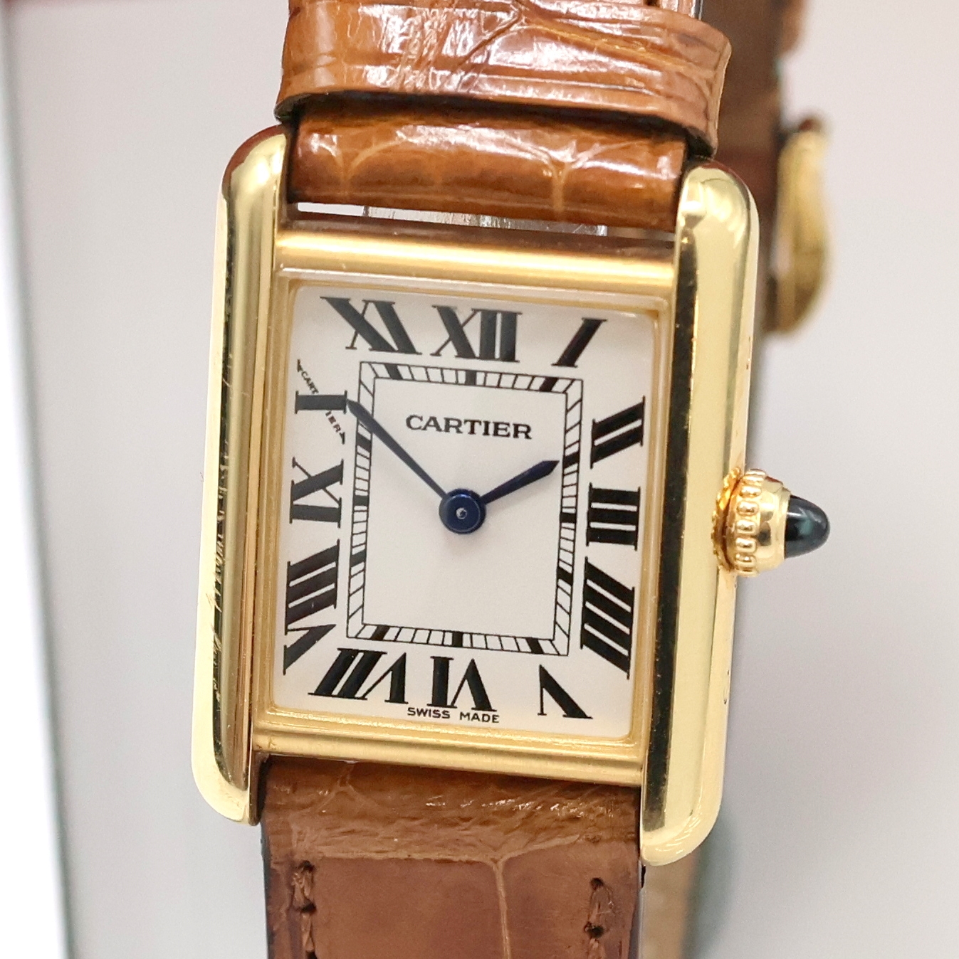 Detail a: CARTIER Damenarmbanduhr Tank Louis Cartier in GG 750/000 Referenz 2442, quarz, 2-teil. Geh., Boden 8-fach verschr., orig. Lederband m. orig. GG ...