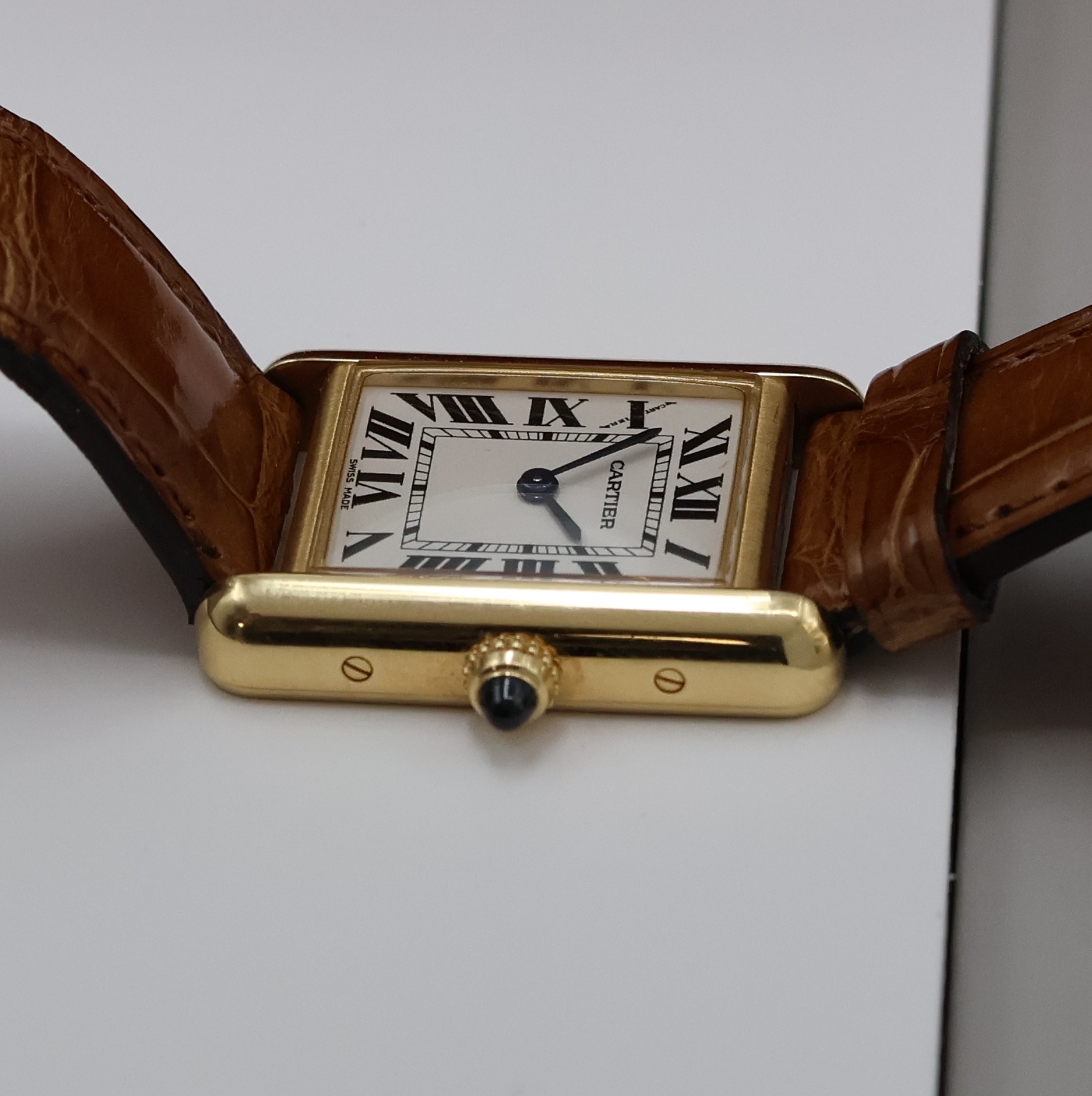 Detail c: CARTIER Damenarmbanduhr Tank Louis Cartier in GG 750/000 Referenz 2442, quarz, 2-teil. Geh., Boden 8-fach verschr., orig. Lederband m. orig. GG ...