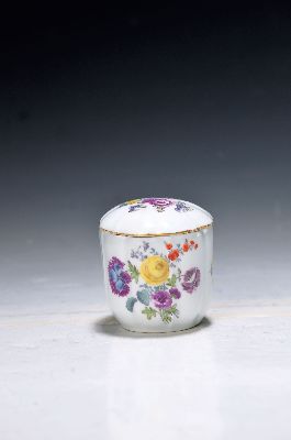Image 26946718 - Kleine Deckeldose, Meissen, 18. Jh., Porzellan, Vierpassform, qualitätvolle ...