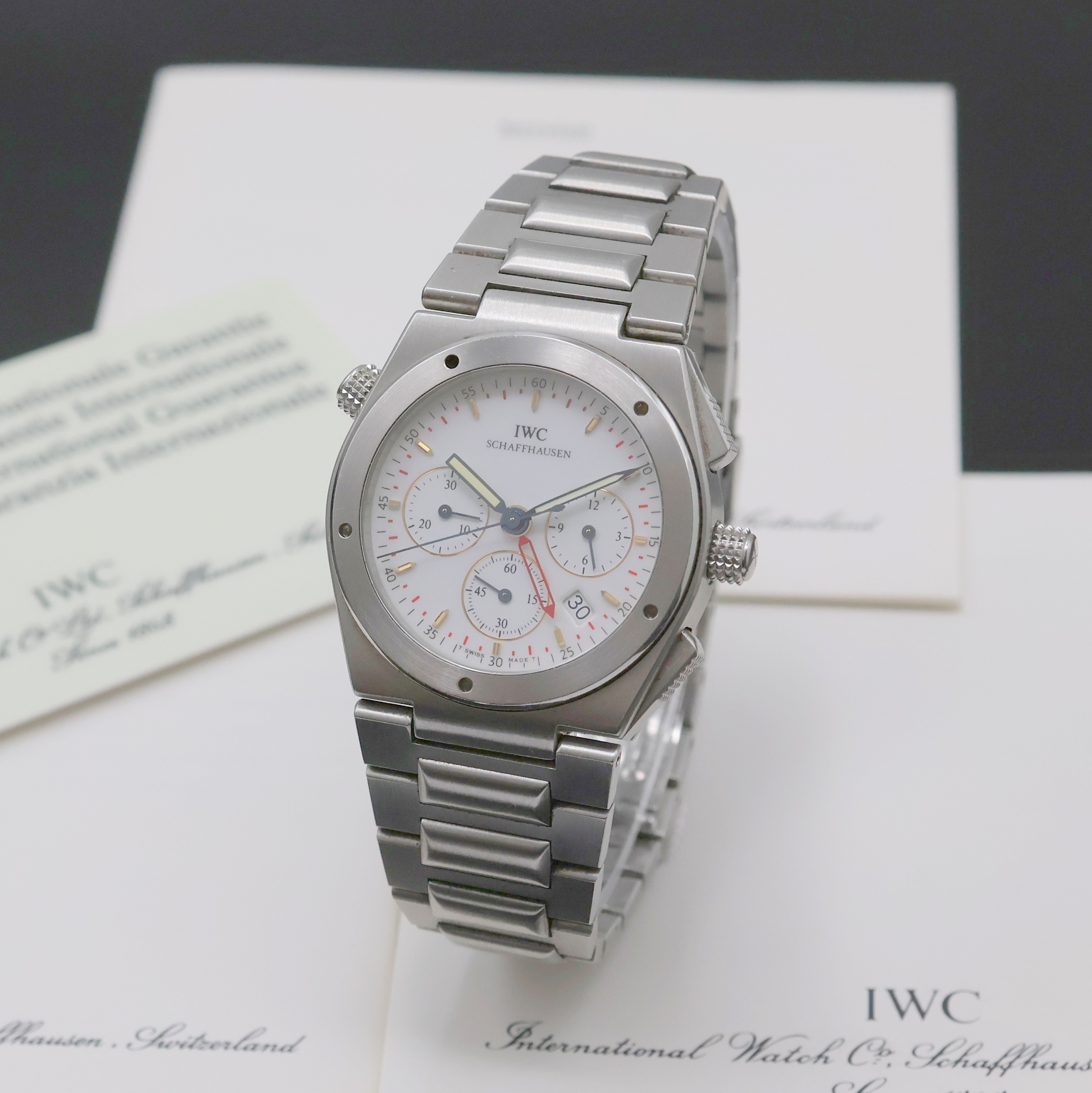 IWC Armbandchronograph mit Weckfunktion Serie Ingenieur Referenz 3805, Schweiz um 1995, quarz, Edelstahlgeh., Boden u. Krone verschr., orig. ...