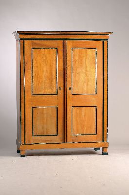 Image 26947117 - Biedermeierschrank, um 1830/40, zweitürig, Kirschbaumfurnier, auf Rahmen ...