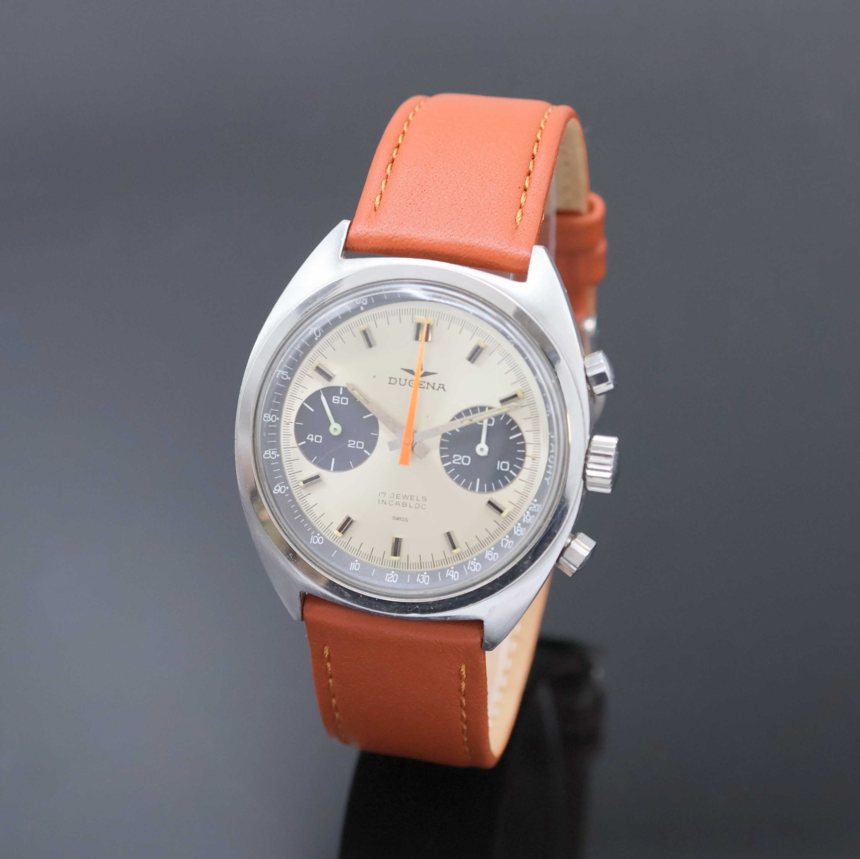 DUGENA Armbandchronograph Referenz 73353 (Baugleiche Referenz 73353 von Heuer) in Stahl, Schweiz um 1975, Handaufzug, Boden verschr., silb. Zifferbl. ...