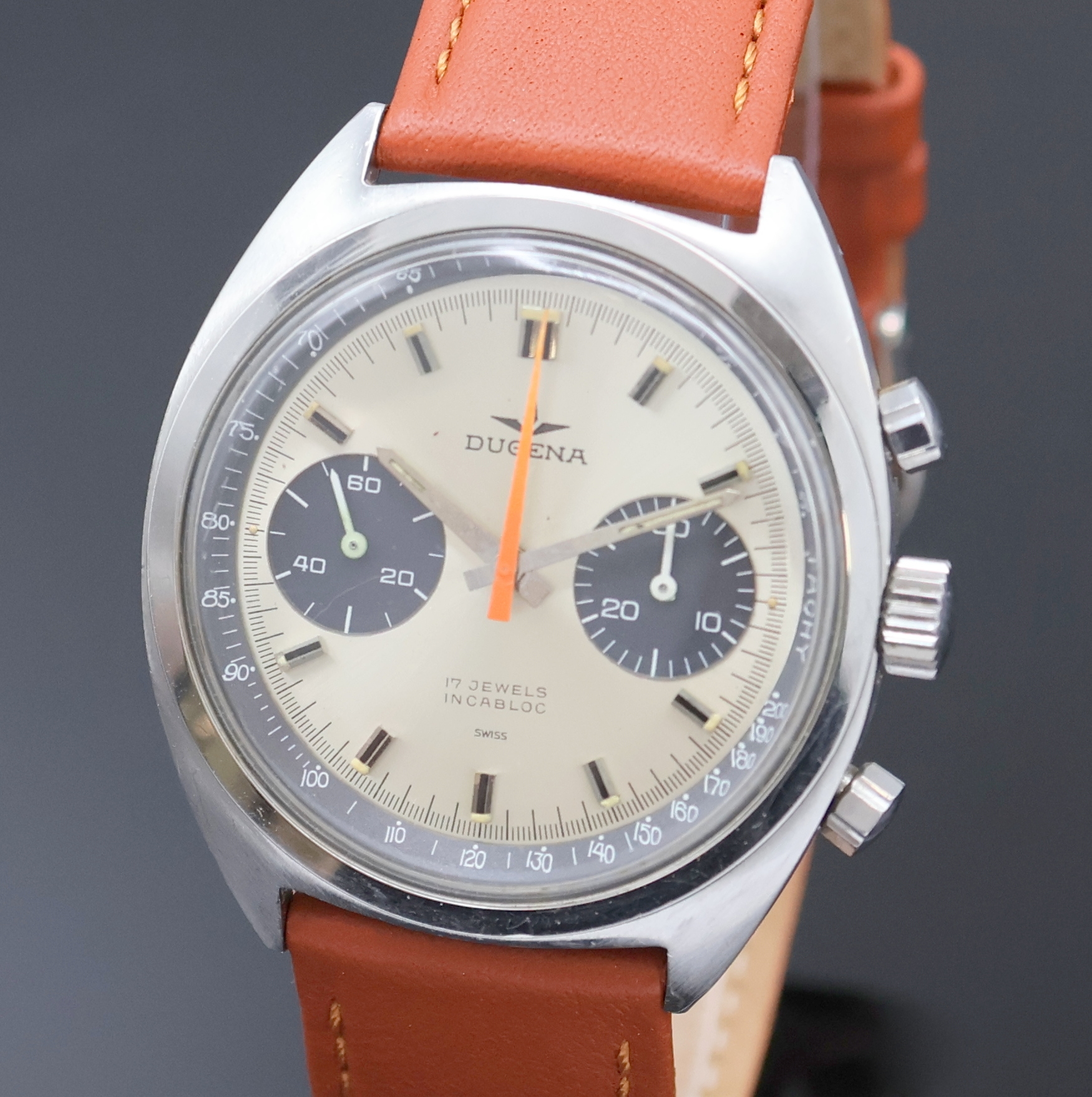 Detail a: DUGENA Armbandchronograph Referenz 73353 (Baugleiche Referenz 73353 von Heuer) in Stahl, Schweiz um 1975, Handaufzug, Boden verschr., silb. Zifferbl. ...