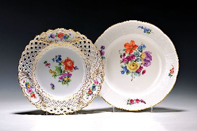 Image 26947322 - Zwei Teller Meissen, um 1880, ein Teller mit durchbrochenem Korbrelief, im Spiegel u. ...