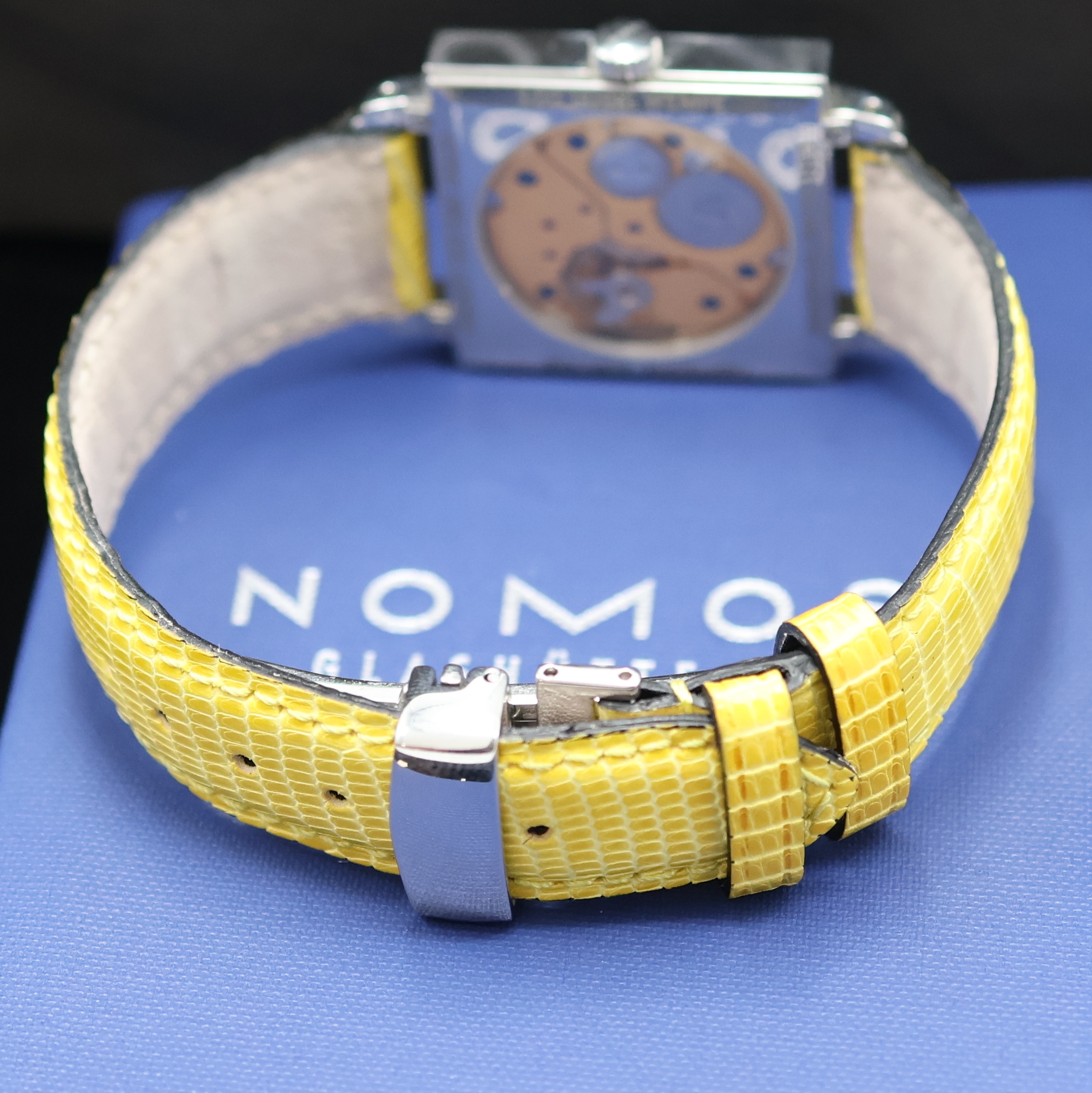 Detail b: NOMOS Tetra auf 100 Stück limitierte Armbanduhr, Schweiz verk. lt. Pap. 10/2005, Handaufzug, beids. vergl., schwarzes Glanzzifferblatt, gebl. ...
