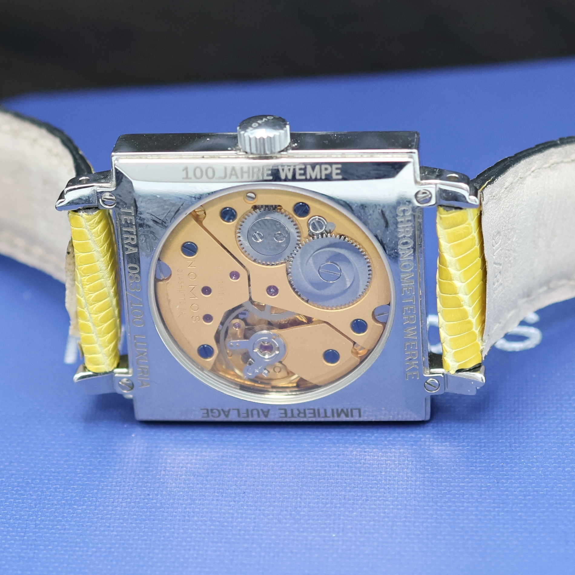 Detail d: NOMOS Tetra auf 100 Stück limitierte Armbanduhr, Schweiz verk. lt. Pap. 10/2005, Handaufzug, beids. vergl., schwarzes Glanzzifferblatt, gebl. ...