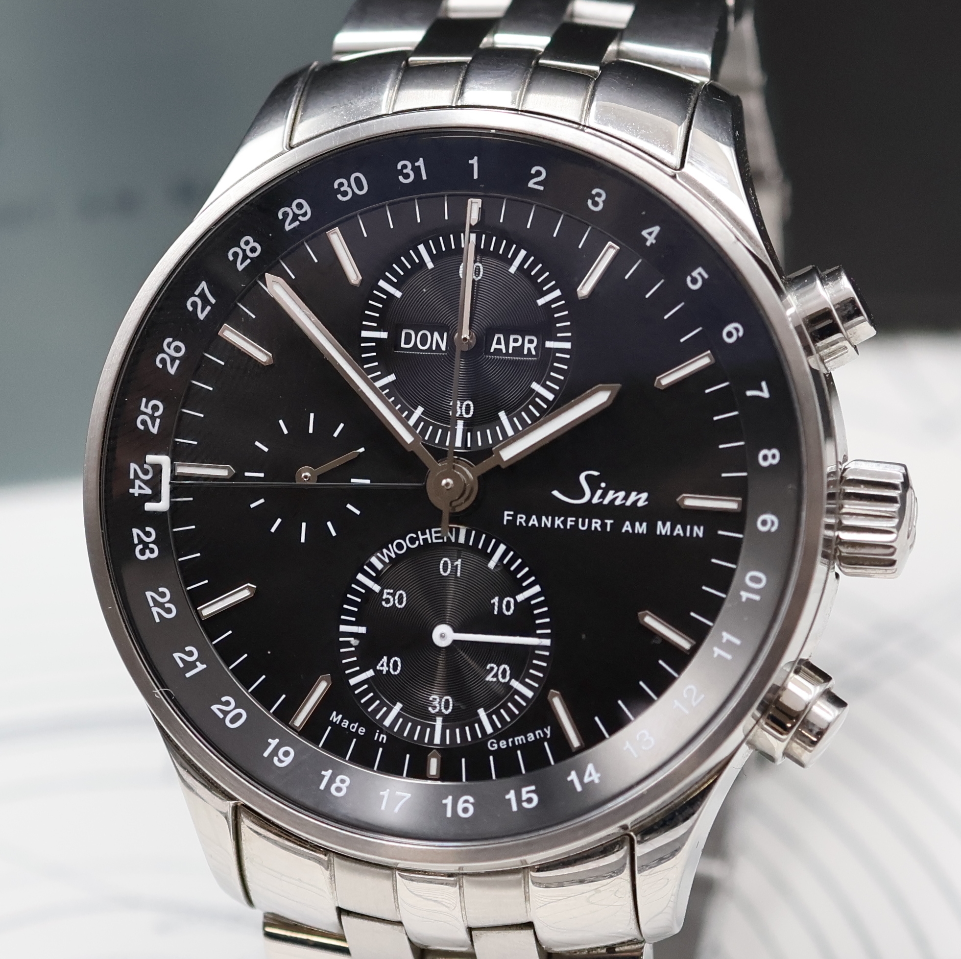 Detail a: SINN Finanzplatzuhr mit Chronograph Referenz 6052, Deutschland verk. lt. Garantiekarte 12/2016, Automatik, beids. vergl. Edelstahlgeh. inkl. ...