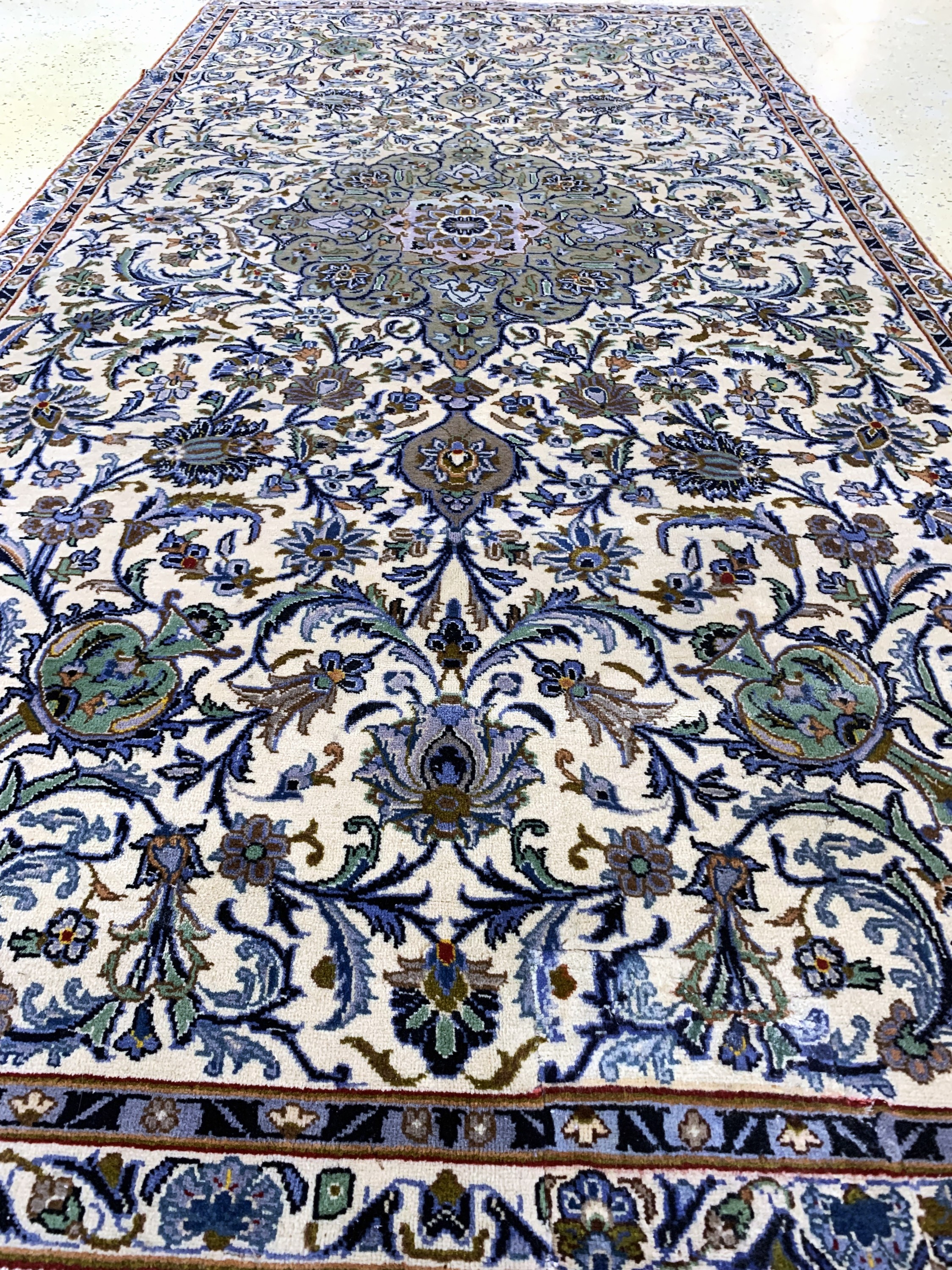 Detail e: Keschan Kork, Persien, Ende 20.Jhd, Korkwolle auf Baumwolle, ca. 275 x 140 cm, EHZ: 2(restauriert).