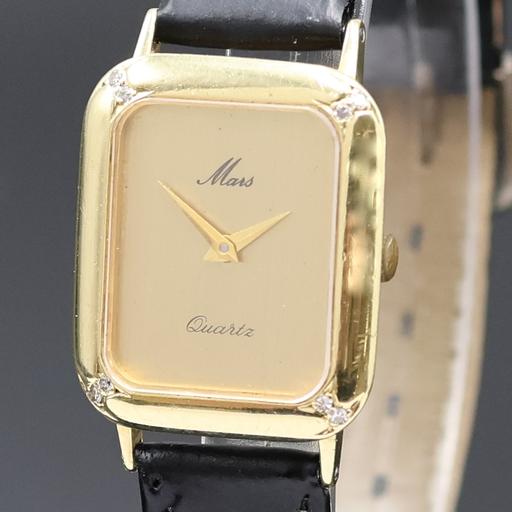 Detail a: MASS Damenarmbanduhr in GG 585/000, quarz, Deutschland um 1980, 2-teil. Geh., Boden aufgedr., Lünette zu den Ecken m. 8 Diamanten bes., gold. ...
