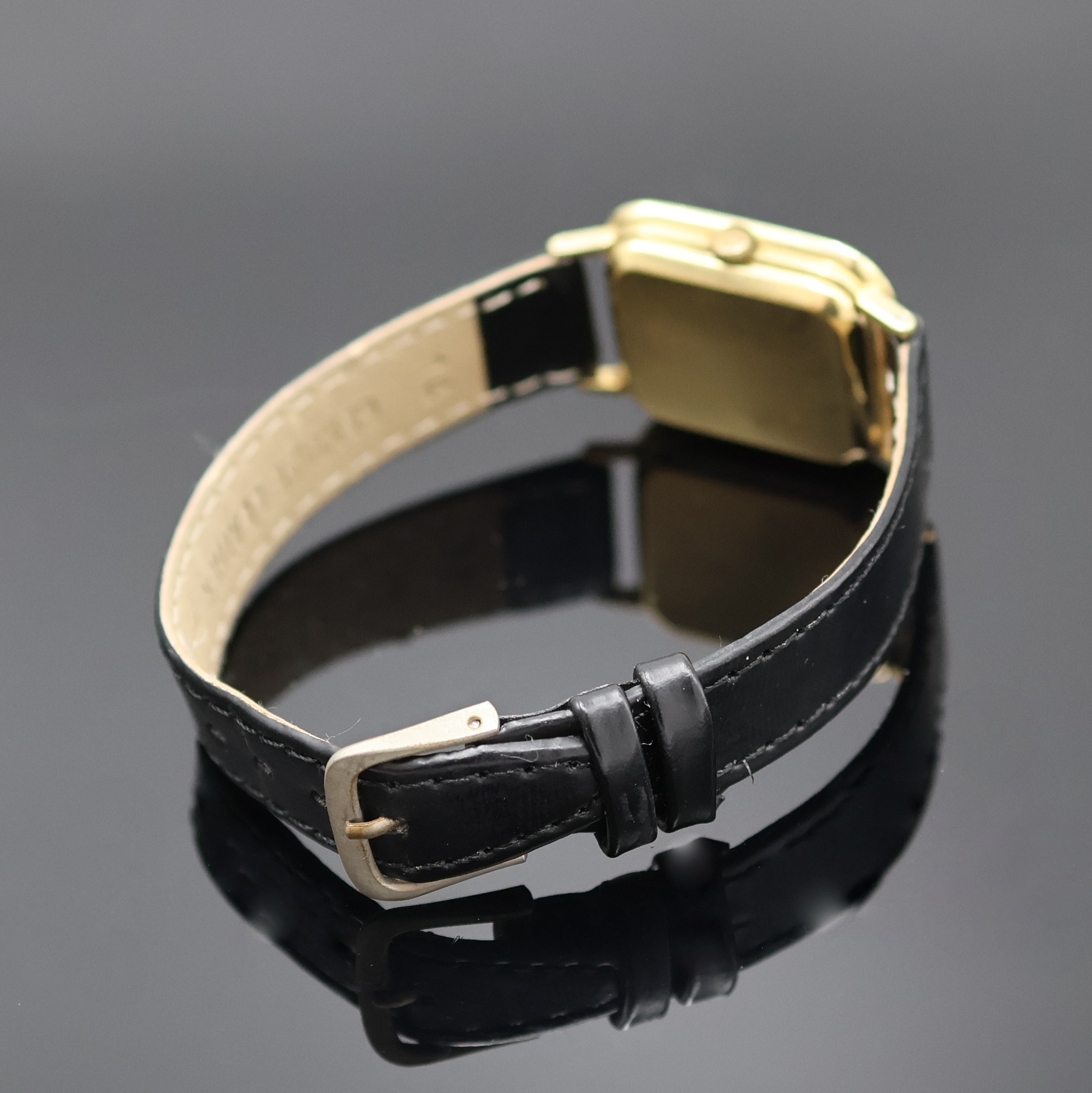 Detail b: MASS Damenarmbanduhr in GG 585/000, quarz, Deutschland um 1980, 2-teil. Geh., Boden aufgedr., Lünette zu den Ecken m. 8 Diamanten bes., gold. ...