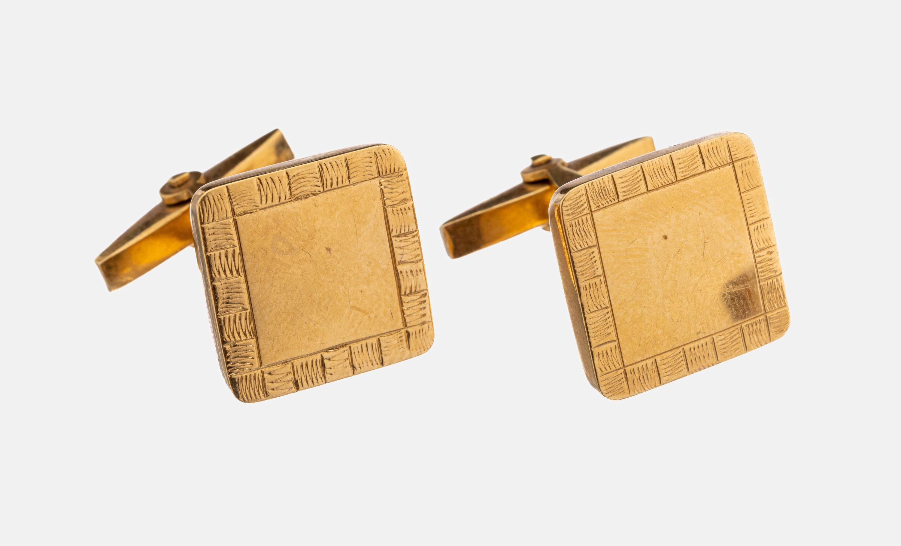 Paar 18 kt Gold Manschettenknöpfe, GG 750/000, schlicht, freie Monogrammfelder, ca. 9.9 g