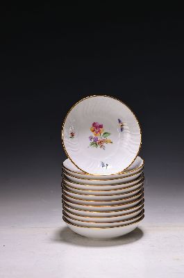 Image 26947543 - 12 Fingerschälchen, KPM Berlin, 2.H.20.Jh., polychrome Bemalung von kleinen ...