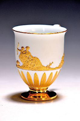 Image 26947569 - Tasse, Meissen, um 1880/90, sog. Biskuitporzellan mit umlaufendem allegorischem Fries, ...