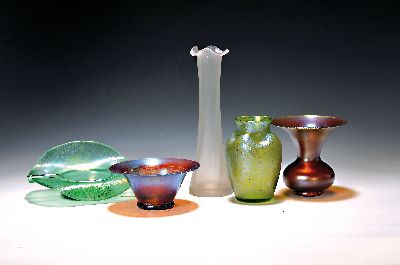 Image 26947949 - 5 Glasobjekte, deutsch, um 1900-30er Jahre, WMF Myra: Vase H. 10.5 cm, Schale ca. 5.5 ...