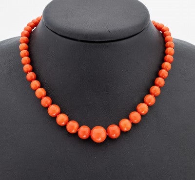 Image Coral-necklace with 14 kt gold clasp , YG 585/000, coral spheres tapering, diam. ...