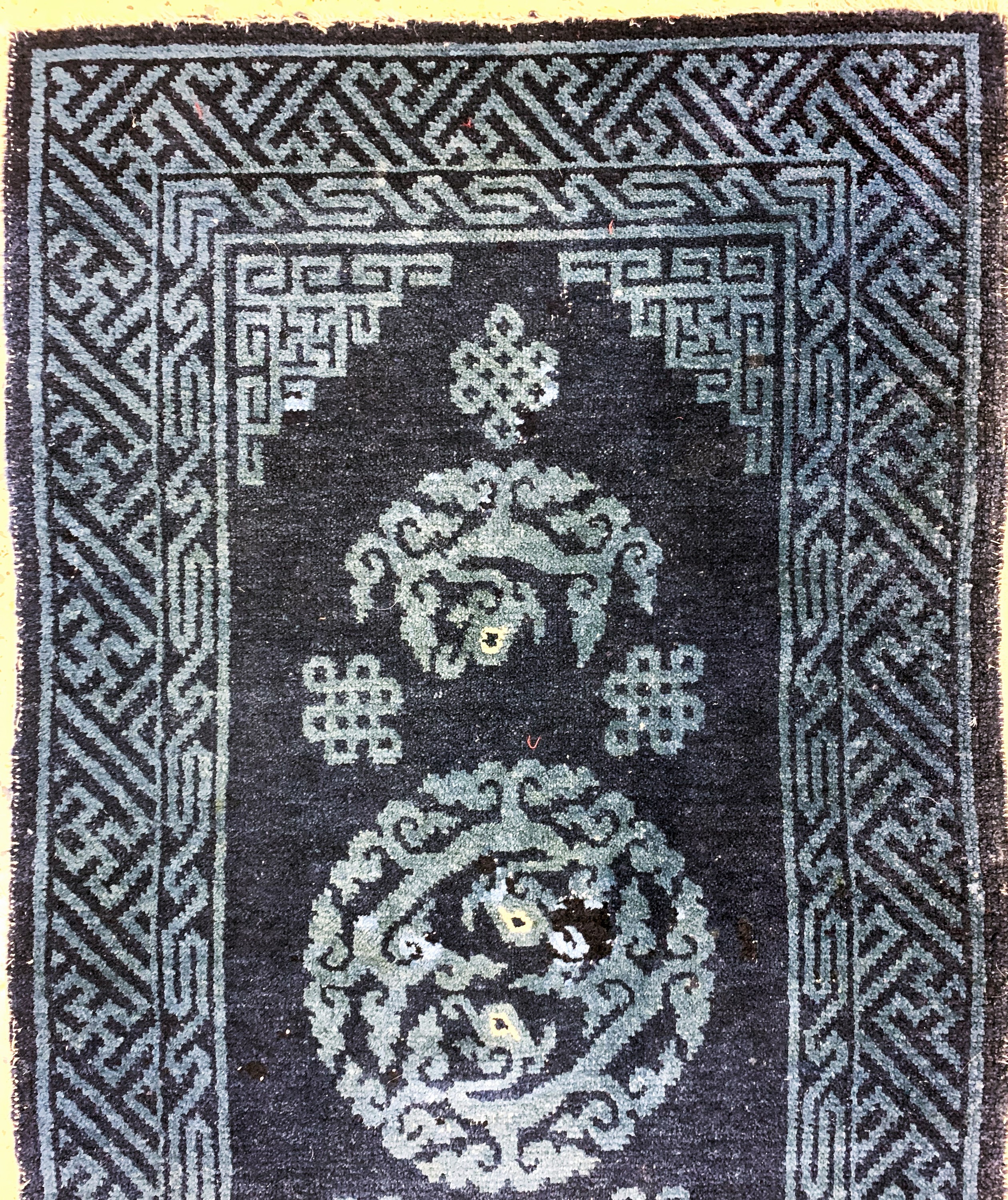 Detail a: Konvolut 2 Pao Tow antik, China, um 1900, Wolle auf Baumwolle, ca. 132 x 70 cm & ca. 115 x 60 cm, EHZ: 3(restauriert).