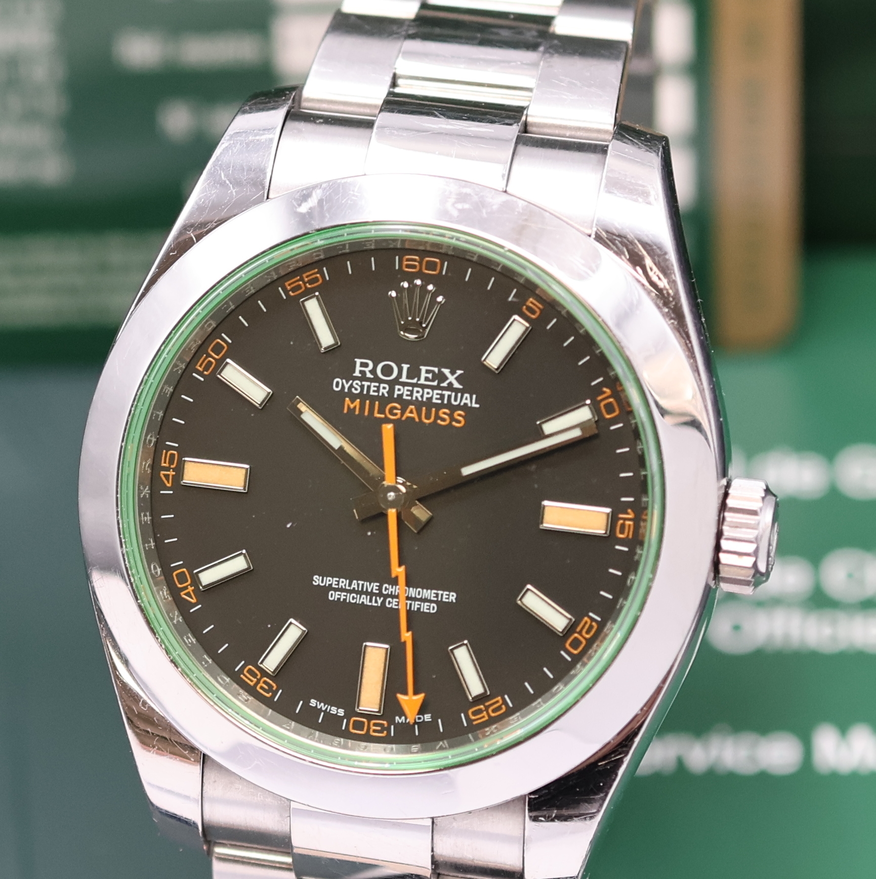 Detail a: ROLEX Herrenarmbanduhr Oyster Perpetual Milgauss Referenz 116400GV, Automatik, V- Serie, LC 160, Chronometer der Superlative in Edelstahl inkl. ...