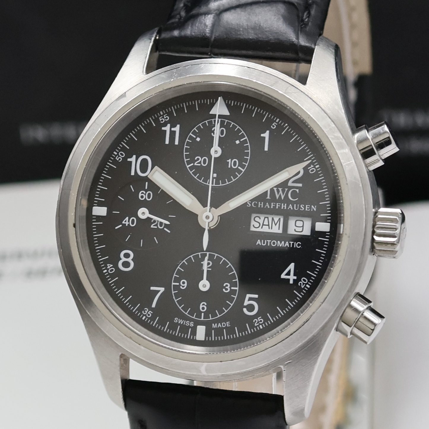 Detail a: IWC Herrenarmbanduhr "Der Fliegerchronograph" Referenz 3706, Schweiz um 1997, Automatik, Edelstahlgeh. inkl. Lederband m. orig. Dornschl., ...