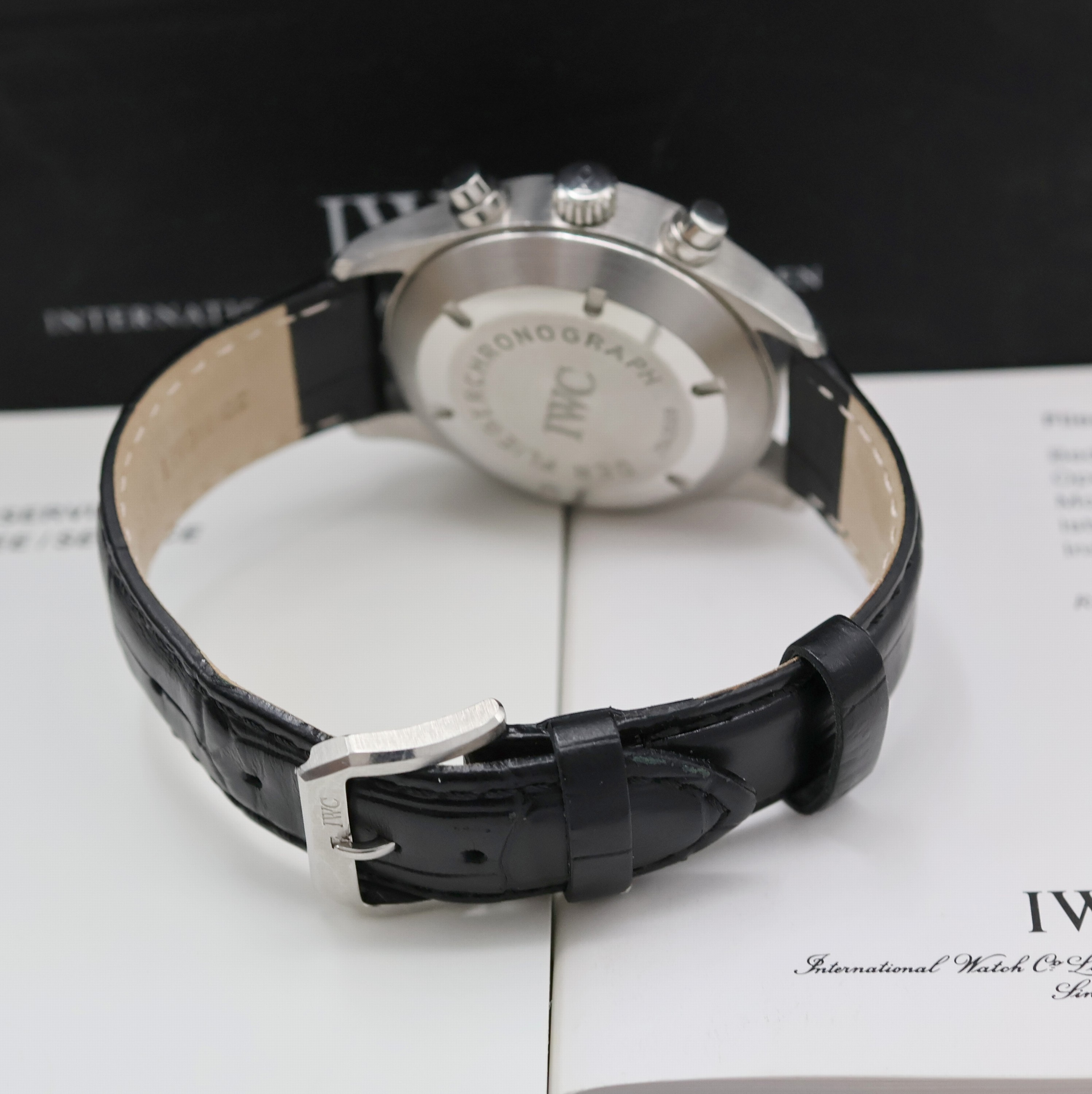 Detail b: IWC Herrenarmbanduhr "Der Fliegerchronograph" Referenz 3706, Schweiz um 1997, Automatik, Edelstahlgeh. inkl. Lederband m. orig. Dornschl., ...