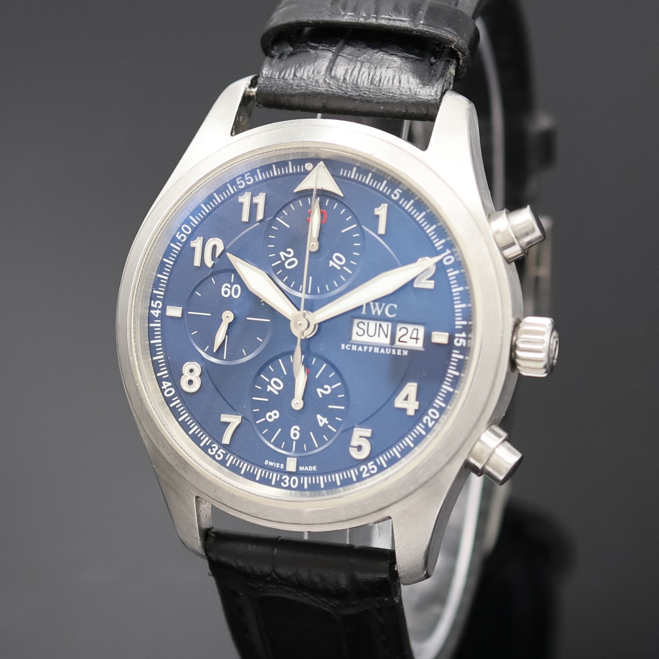 Detail a: IWC seltener Armbandchronograph Spitfire Laureus Sport for Good Foundation Referenz 3717, Automatik, Schweiz um 2007, ausverkauftes, auf weltweit ...