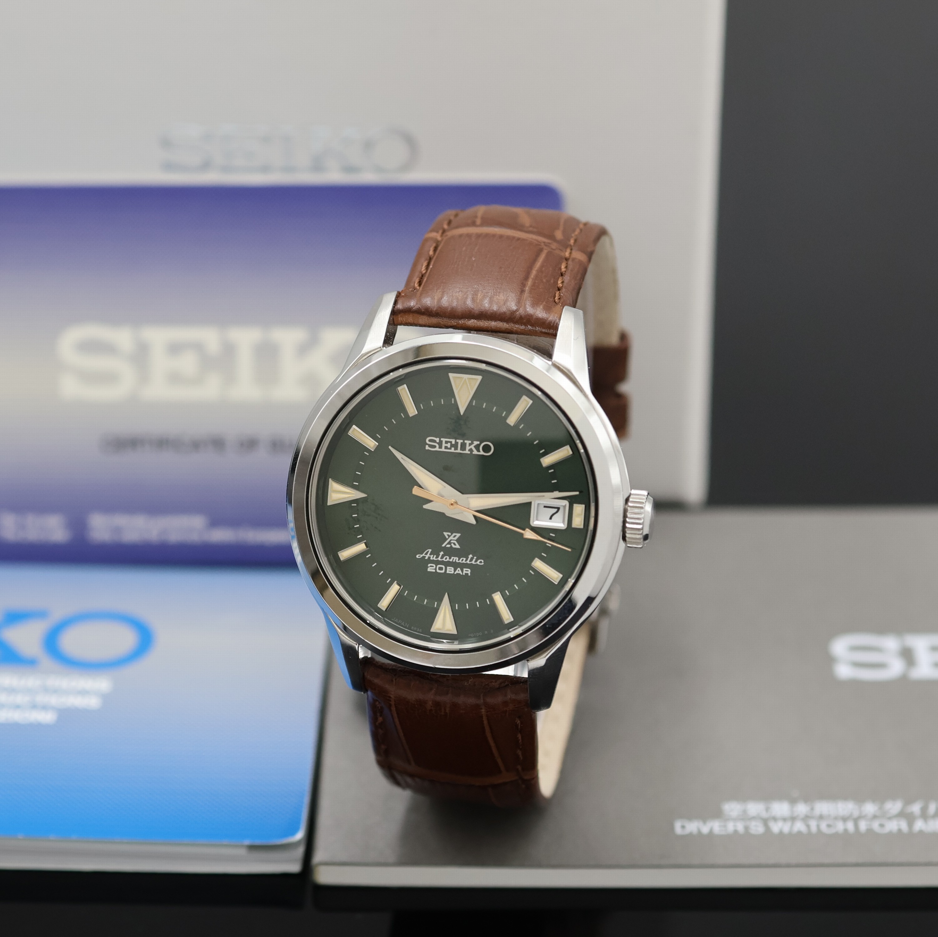 SEIKO Herrenarmbanduhr Prospex Alpinist Referenz 6R35-01M0, Automatik, Edelstahlgeh. inkl. Lederband m. orig. Faltschl., beids. vergl., Boden und ...