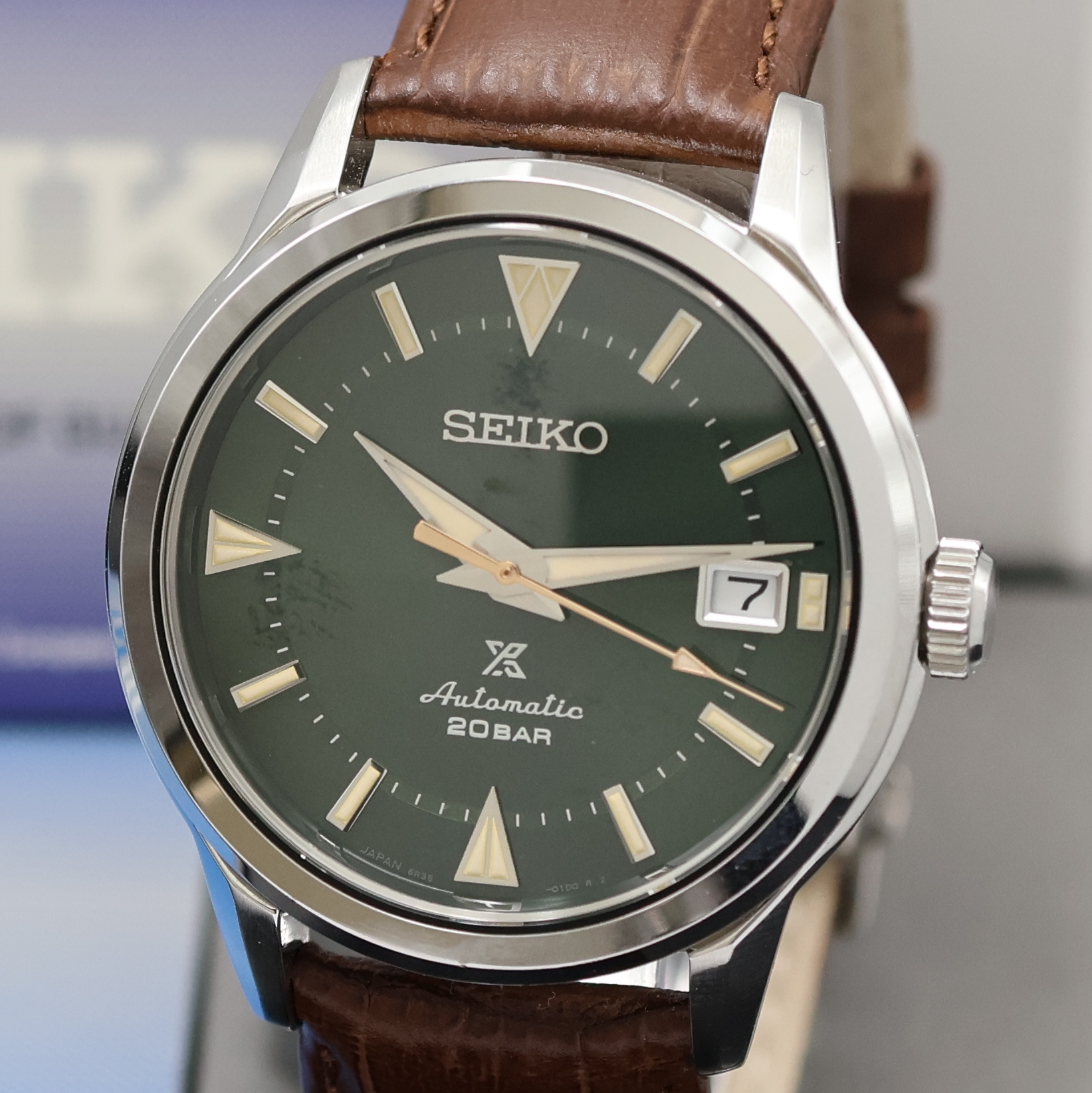 Detail a: SEIKO Herrenarmbanduhr Prospex Alpinist Referenz 6R35-01M0, Automatik, Edelstahlgeh. inkl. Lederband m. orig. Faltschl., beids. vergl., Boden und ...